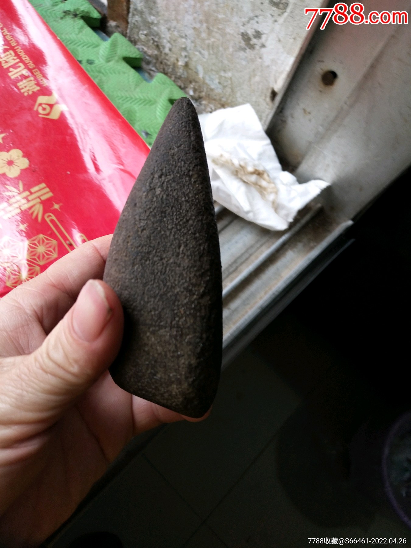 万年包老原始人用的石斧一个