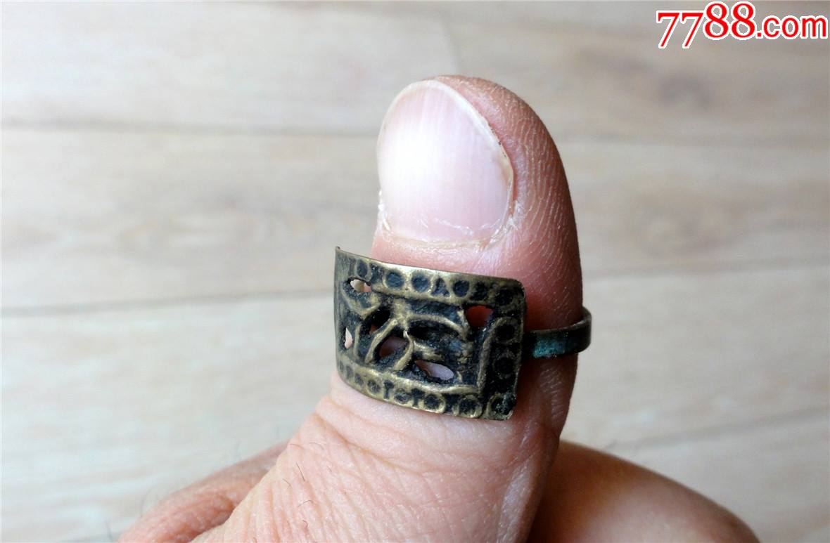 配饰收藏2204-清末民初老包浆镂空雕花方面铜戒指22mm_价格2元【滇中