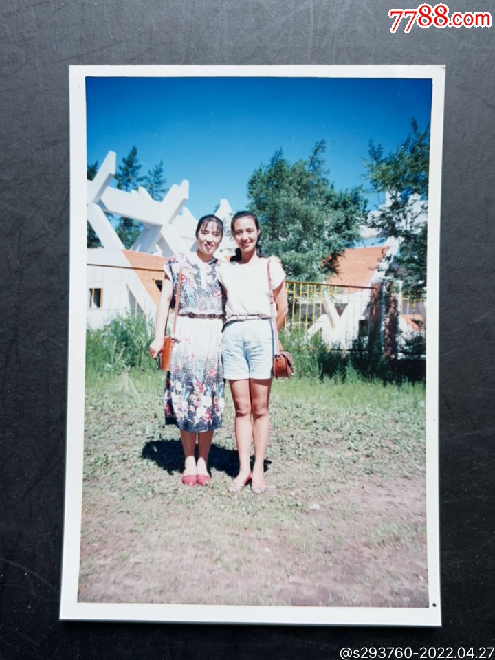 两长腿美女景区留影-价格:10元-au29953606-老照片 -加价-7788收藏