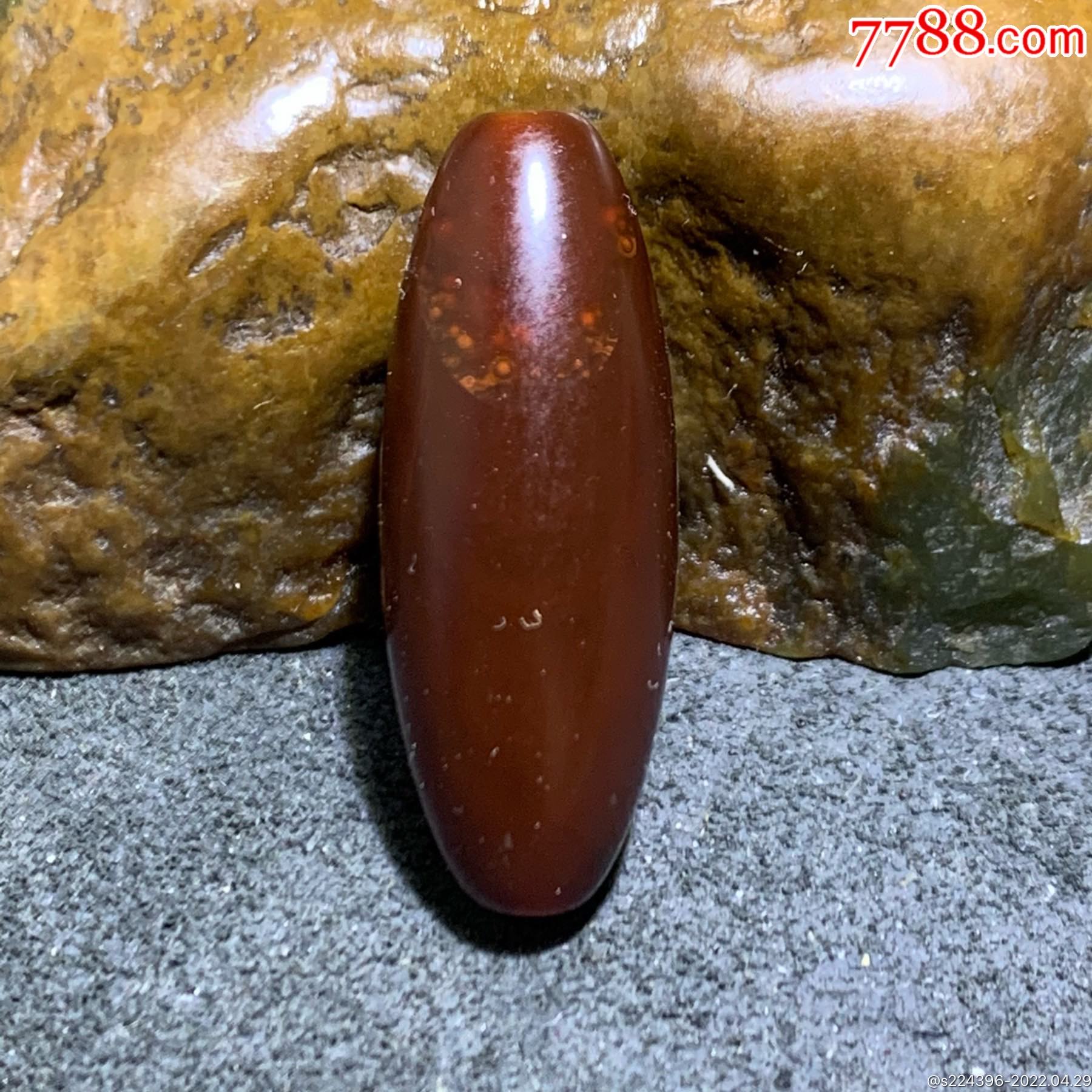 精美高玉化亚光酒红色玛瑙桶珠一个