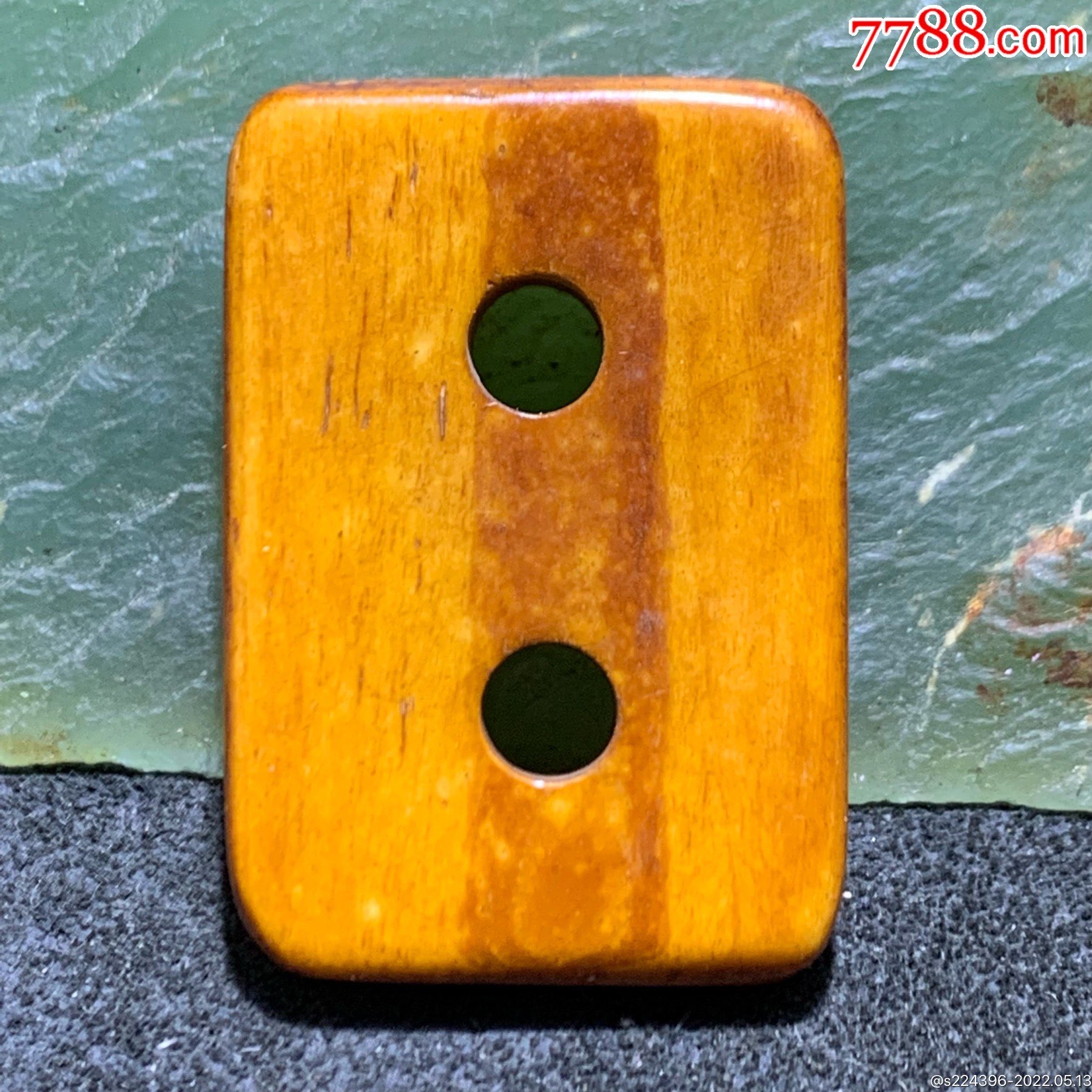 天然牛骨二饼背云吊坠一个