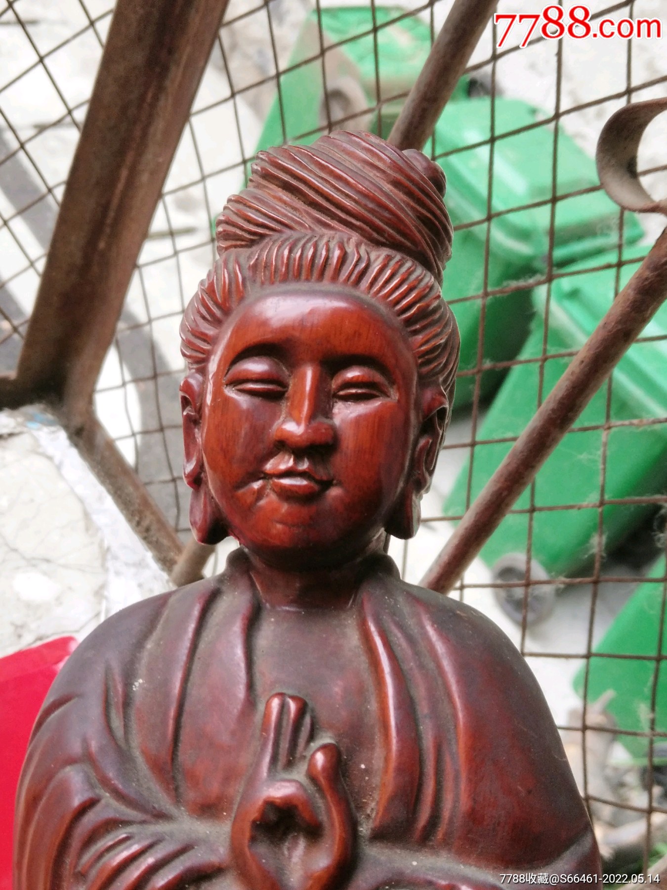 开脸漂亮的黄杨木雕佛像一个