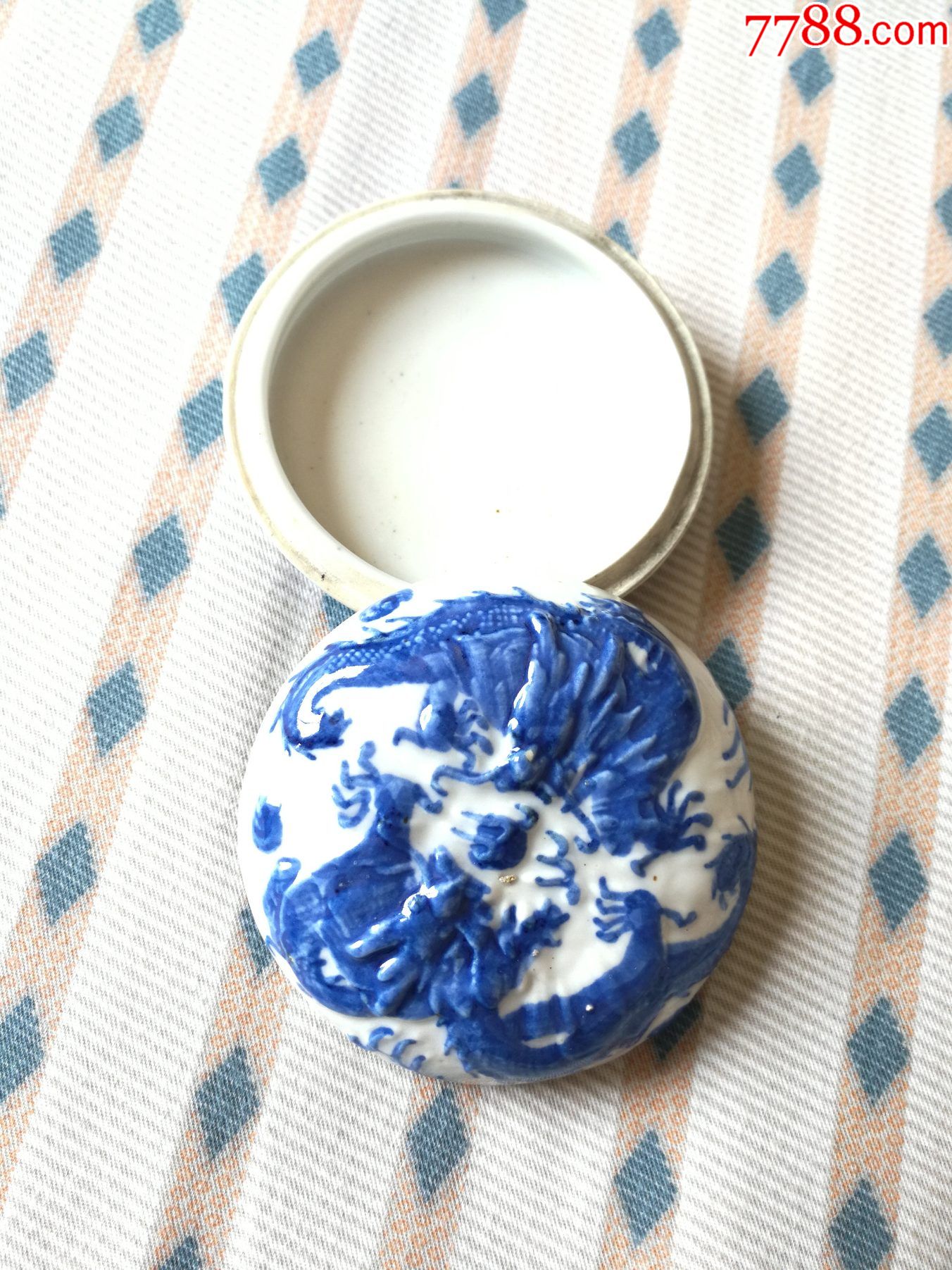 民国青花印模双龙戏珠纹饰印泥盒