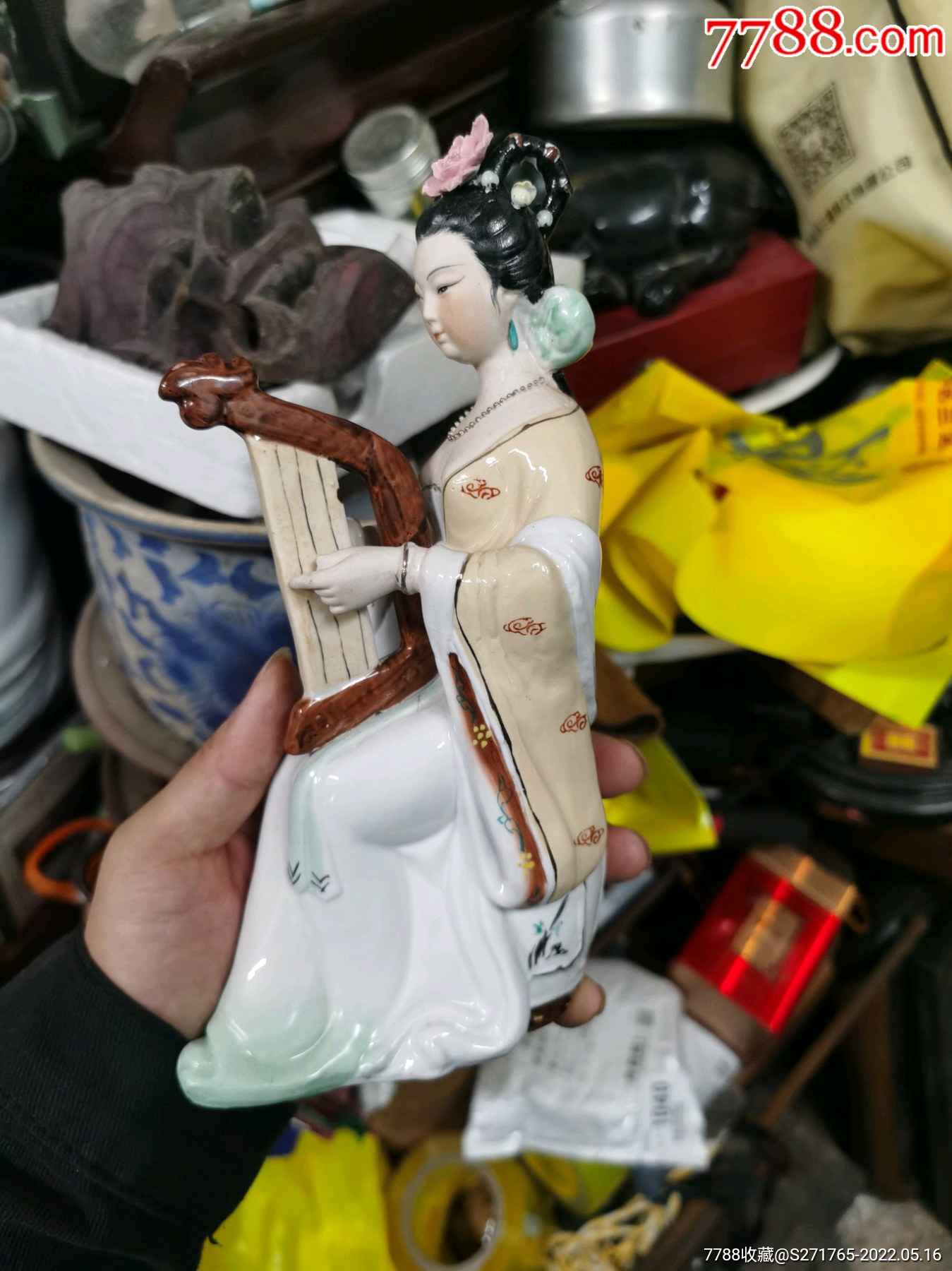 文革老枫溪瓷塑美女抚琴摆件