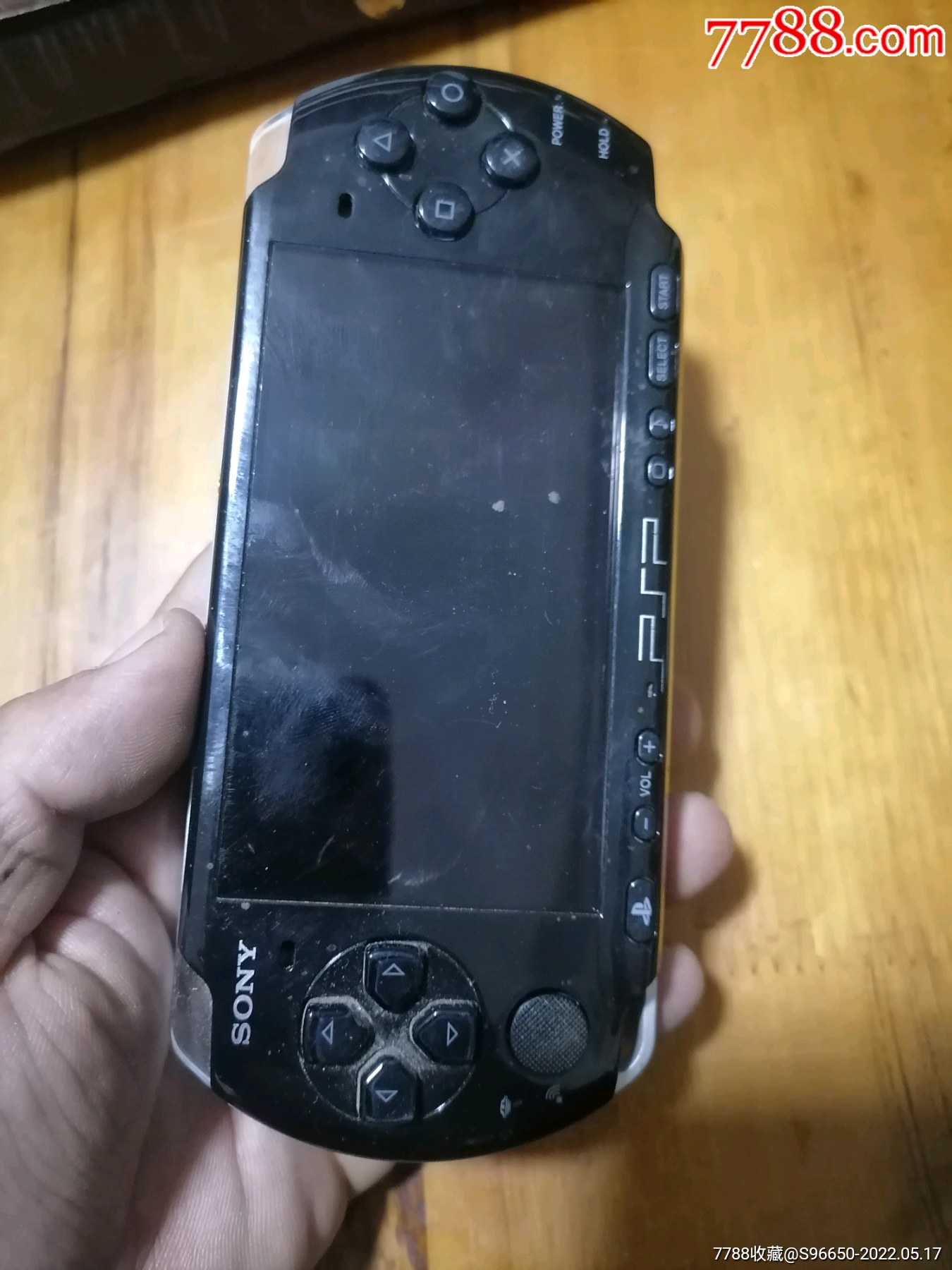 索尼psp游戏机3006无电池没式机带一张内存卡