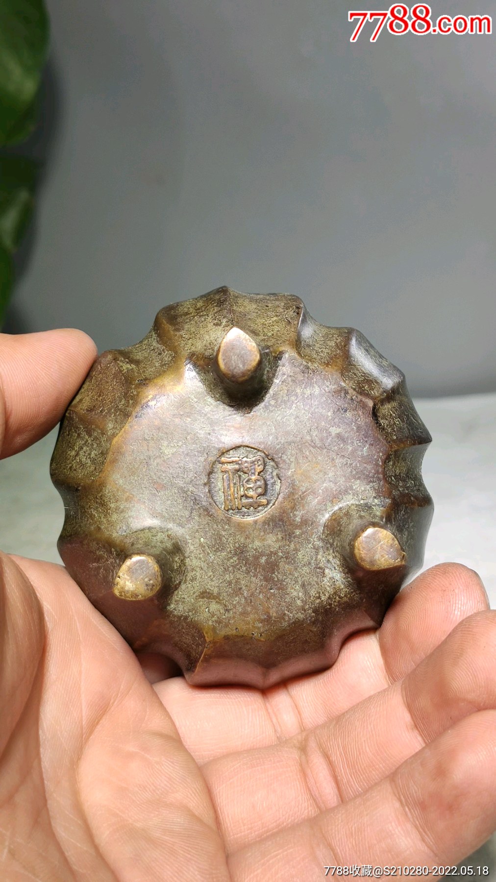 莲花铜香炉造型独特铜制清晰皮壳老辣包浆浓厚十分精致
