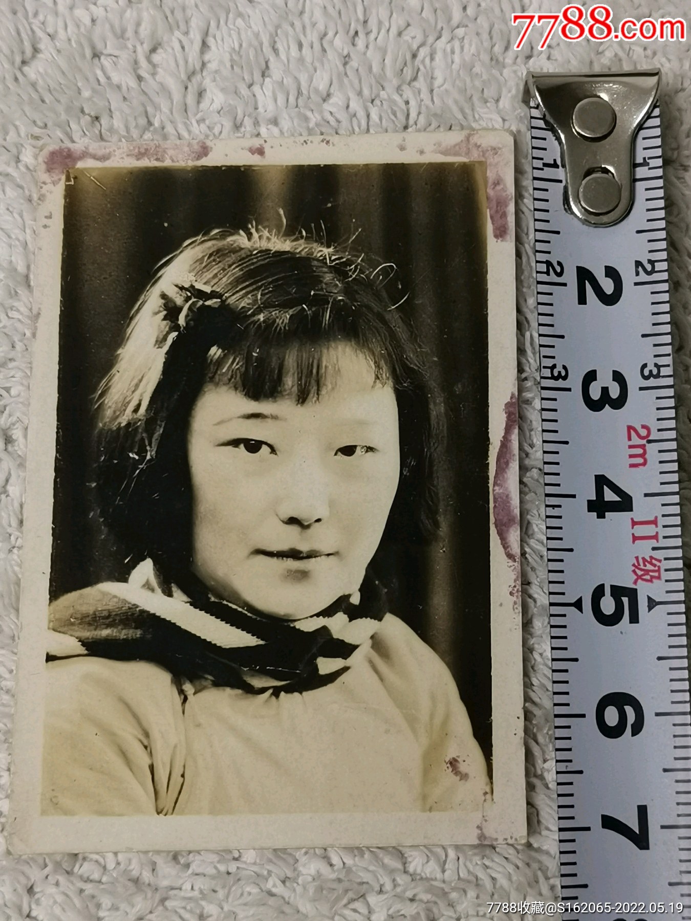 民国戴围巾美女留影