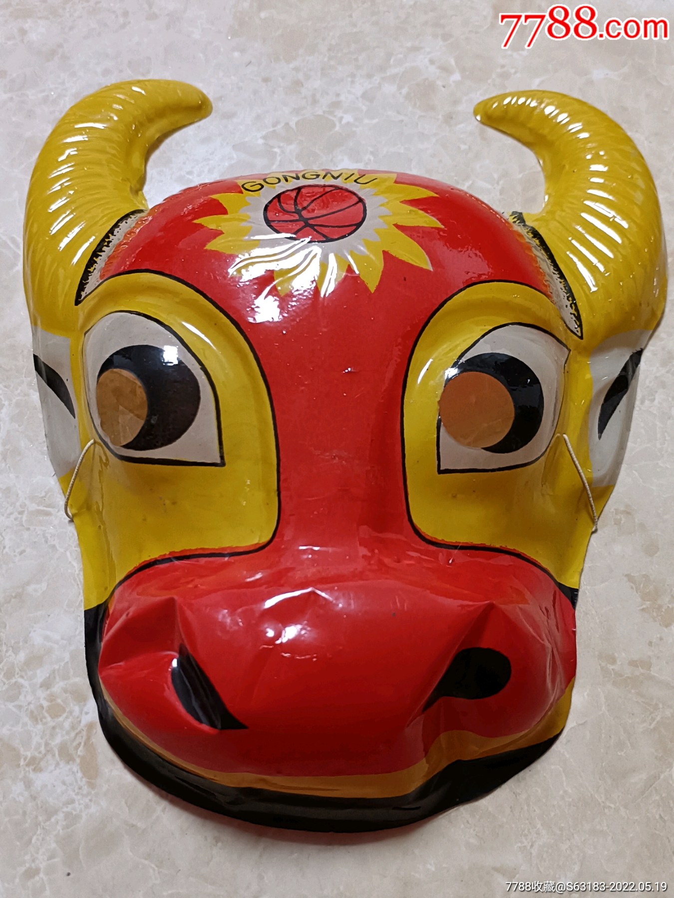 怀旧老玩具库存存世的少见八十年代塑壳牛魔王公牛面具
