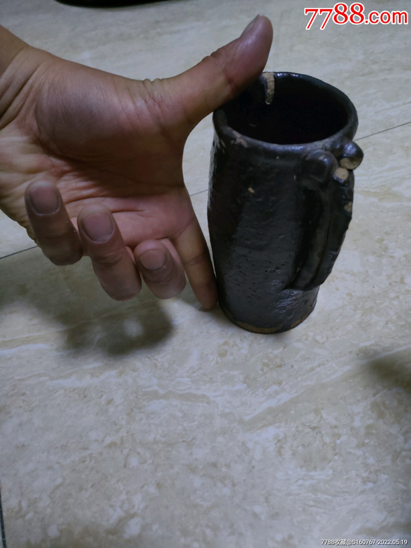 老的黑罐子一只