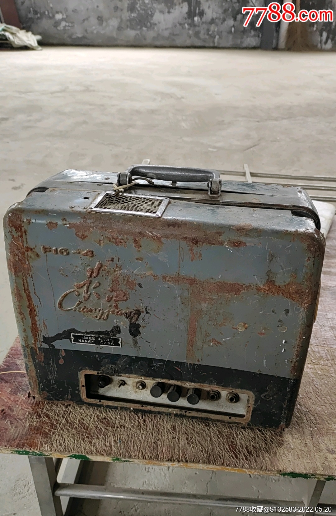 长江f164a放映机外壳前面不完整