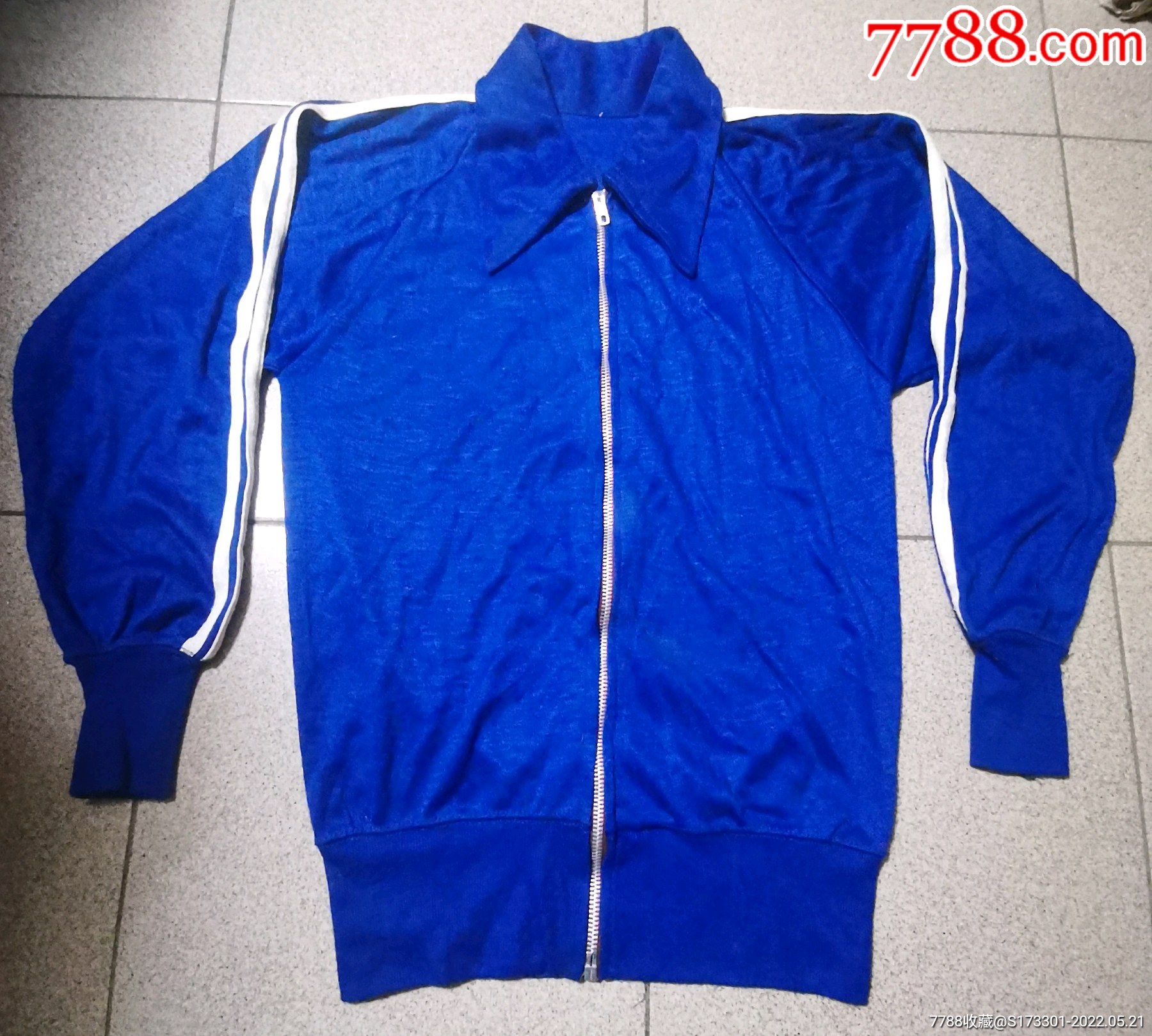 双白筯蓝色运动服近全新