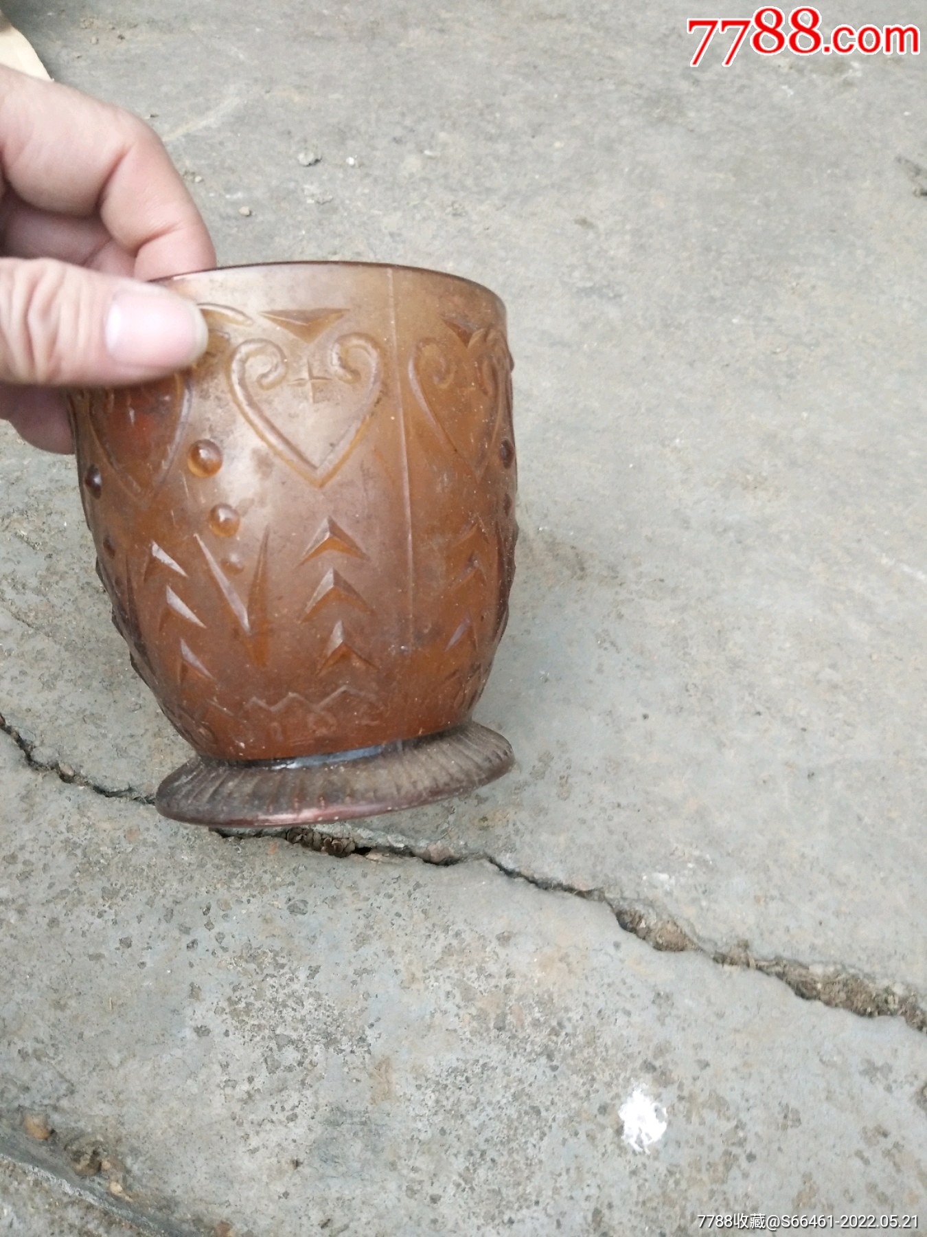 少见的大个清代茶色琉璃杯一个