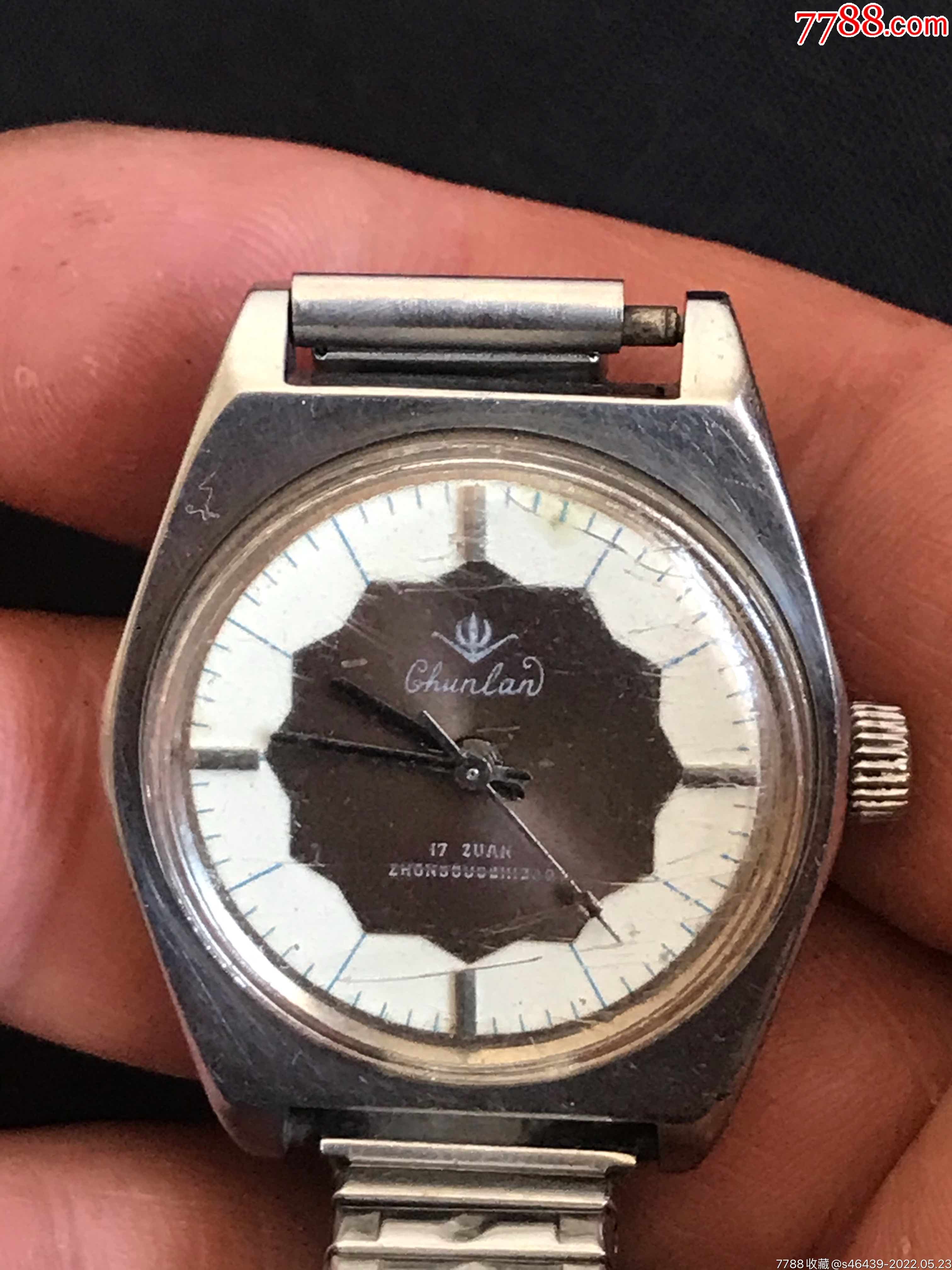 特殊盘面的老孔雀手表仔细阅图看简介