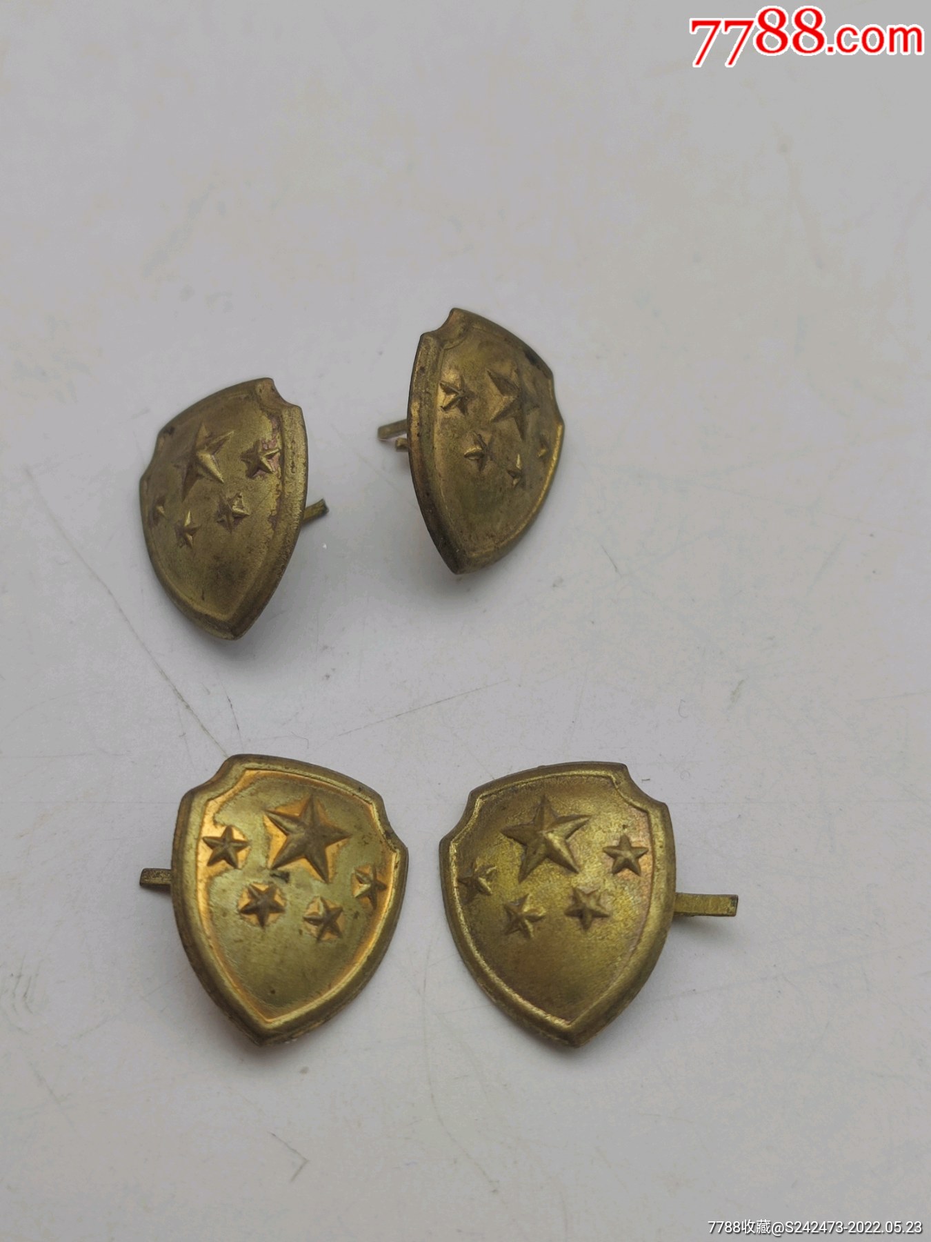 55式安军领花符号两对合拍有一个断腿