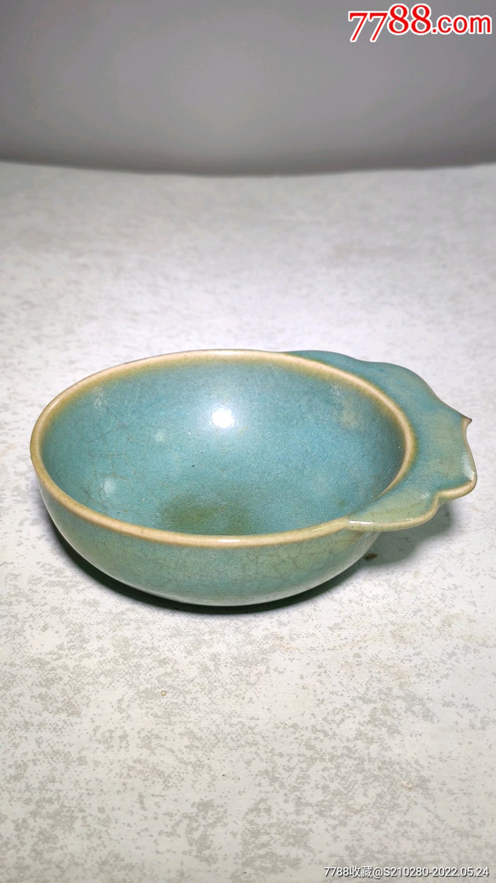 精美帽沿小瓷杯造型独特瓷质细腻釉水肥厚