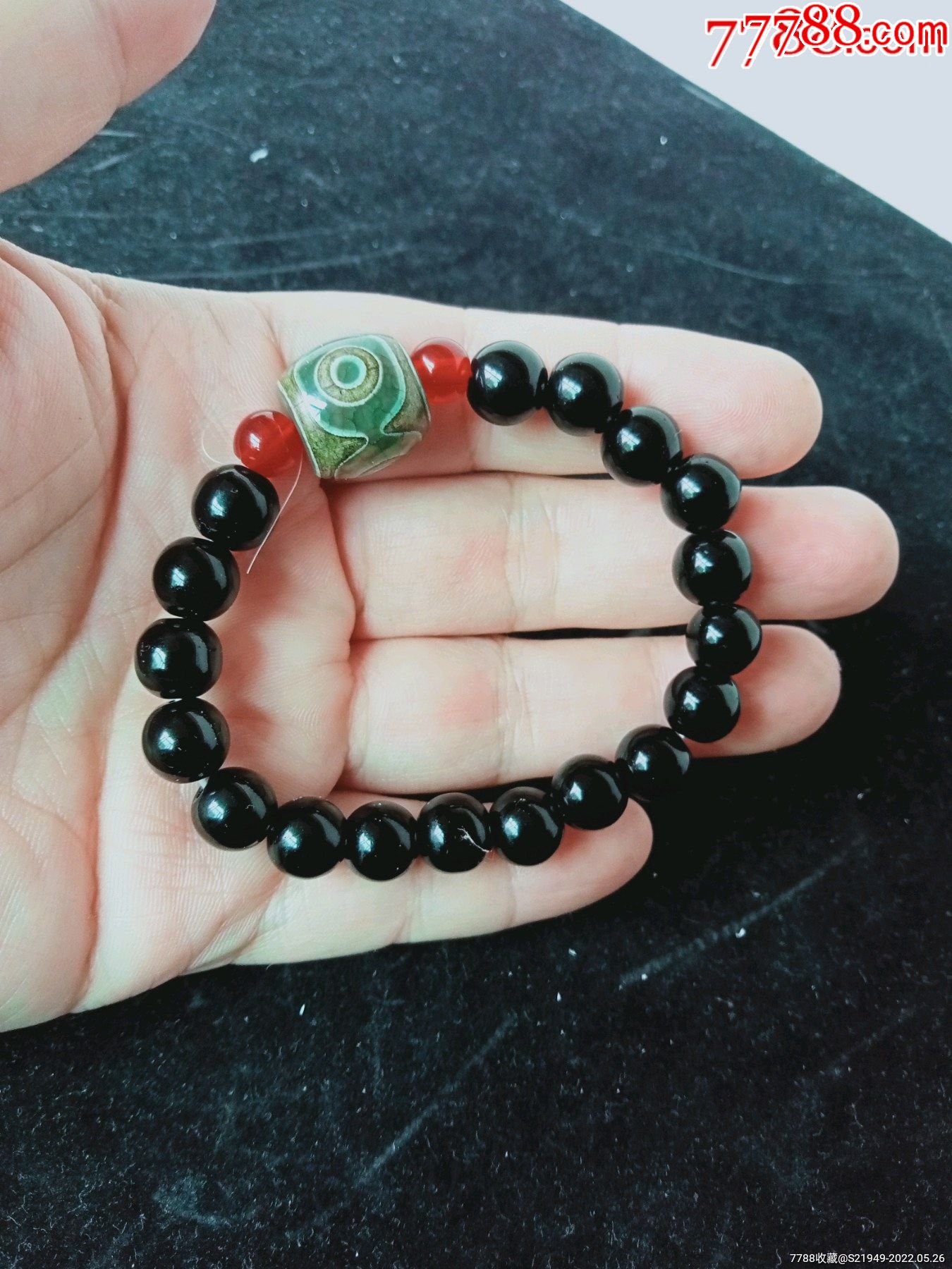 民国时期黑玛瑙镶三眼玛瑙天珠手链一件