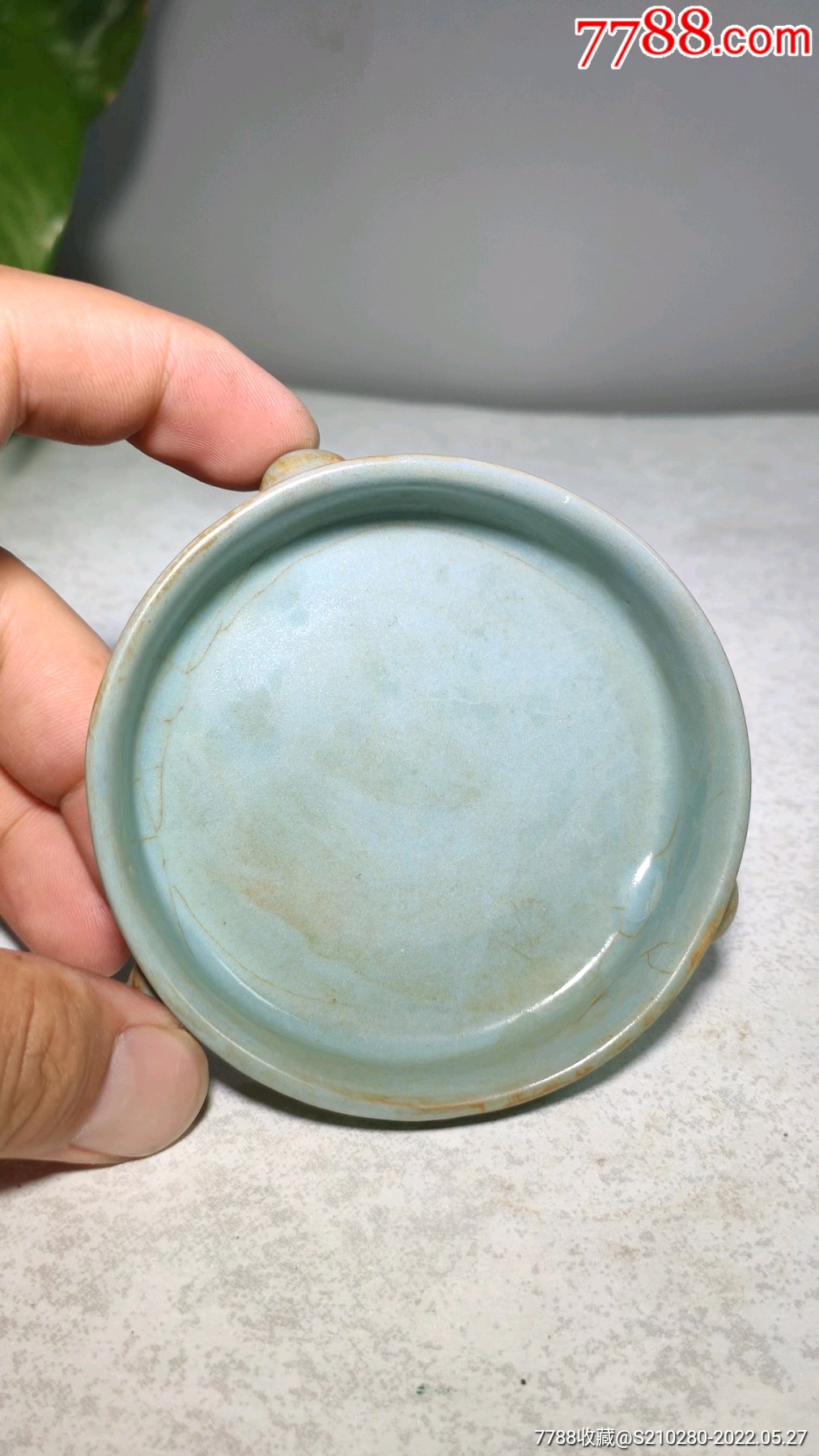 三足瓷笔洗造型独特瓷质细腻釉水肥厚三足鼎立