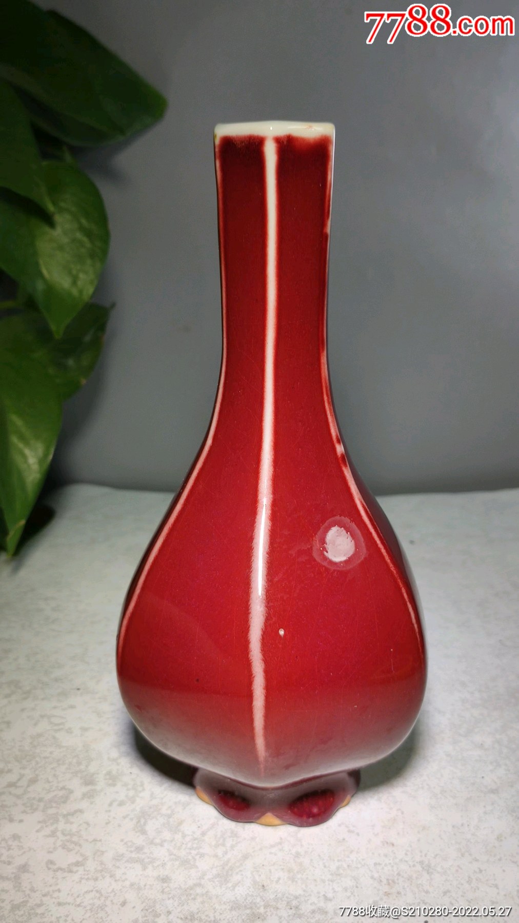 红釉六边瓷瓶子造型独特瓷质细腻釉水肥厚古朴