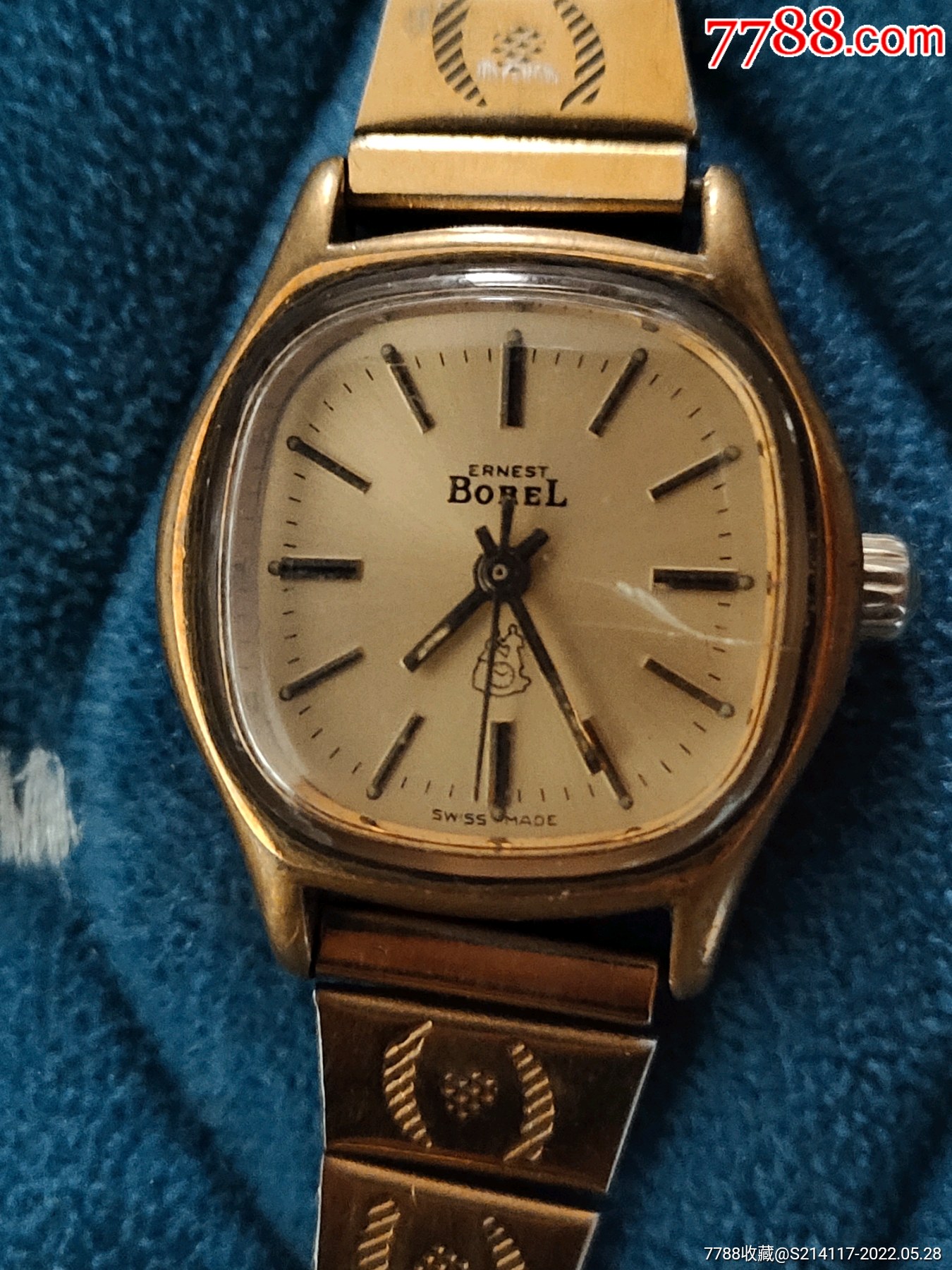 依波路包金女表手上弦