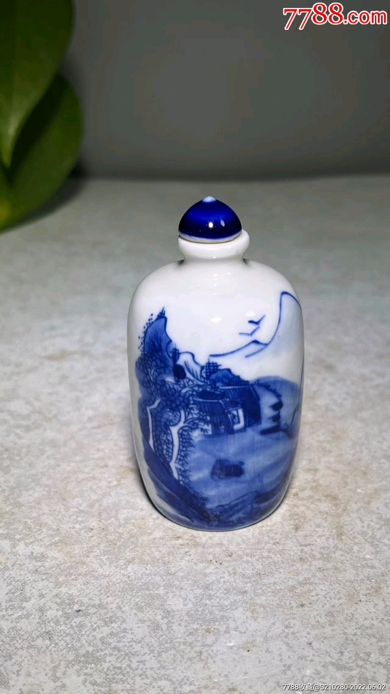 青花山水小瓶子造型独特瓷质细腻釉水肥厚精致小巧