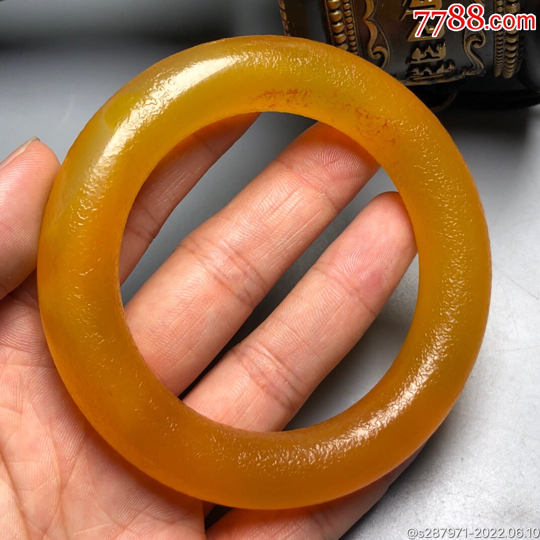 乡下偶遇鸡油黄玛瑙扭转乾坤手镯尺寸:内径58mm黄色是尊贵的颜色,-玛