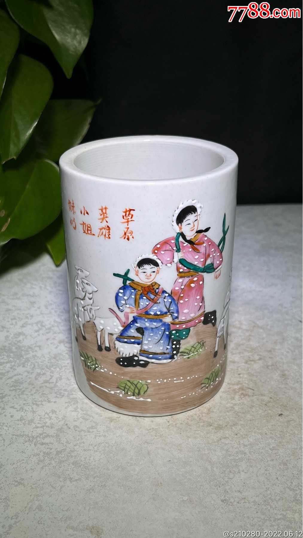 精美人物瓷笔筒造型古朴瓷质细腻人物形象字迹工整