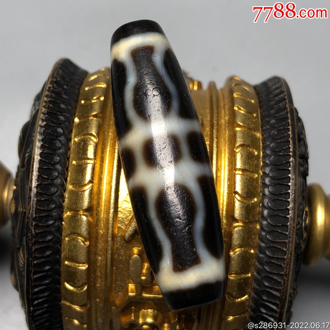 台湾回流老料高油包浆【金刚杵天珠】尺寸:39*12毫米重量8.