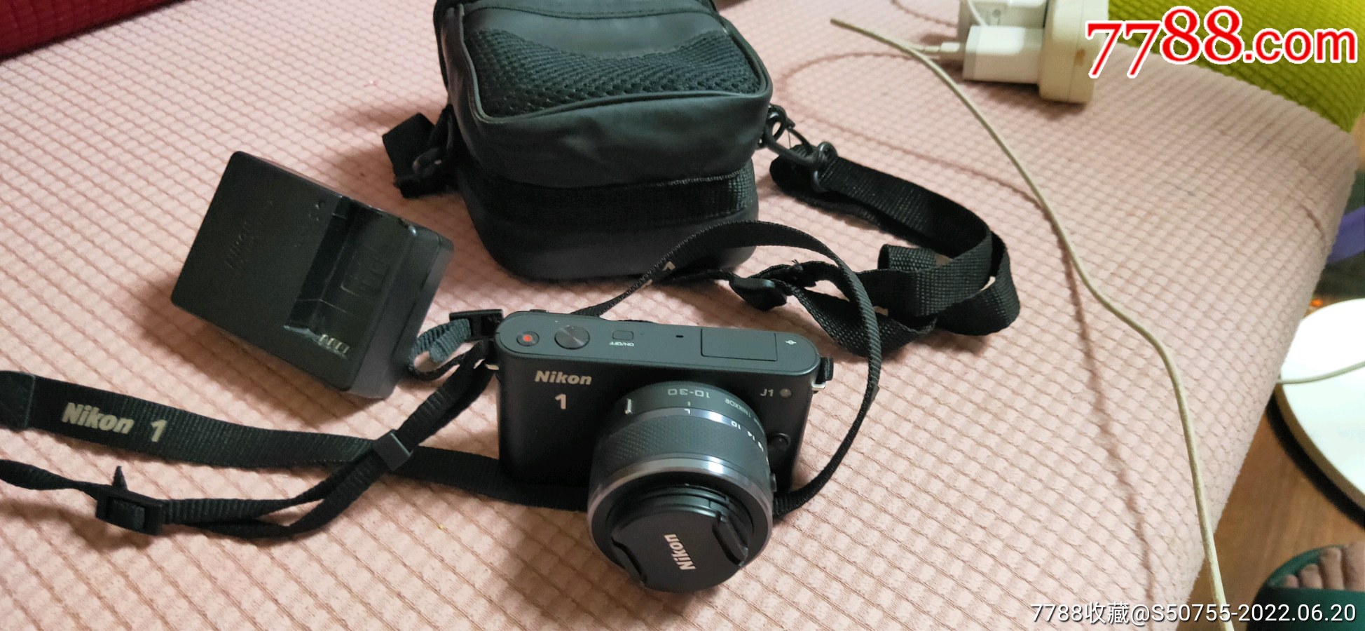 尼康1j1数码相机几乎全新试机功能全部正常有内存卡有电池有充电器