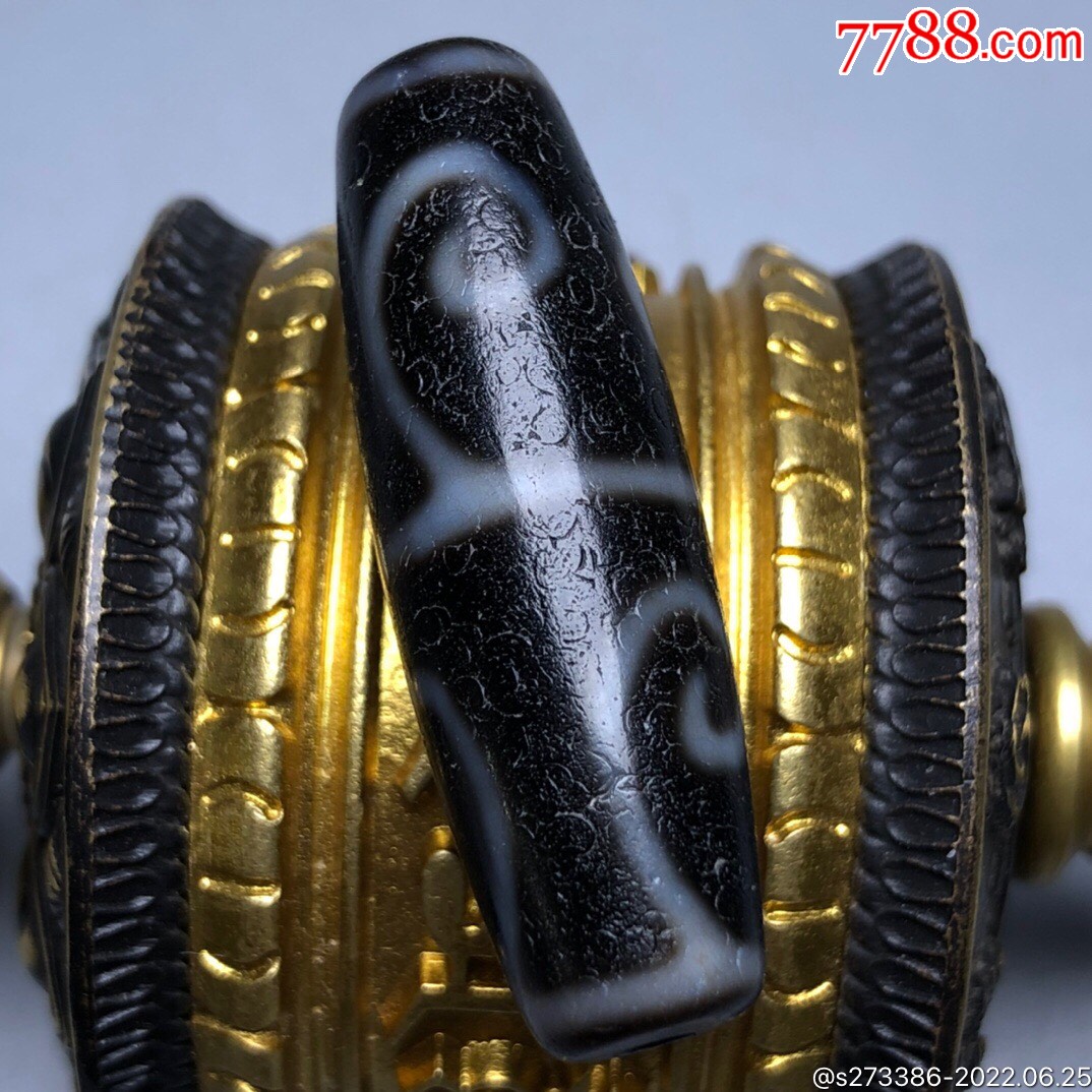 台湾回流老料高油包浆【白毫天珠】尺寸:40*13毫米重量10.