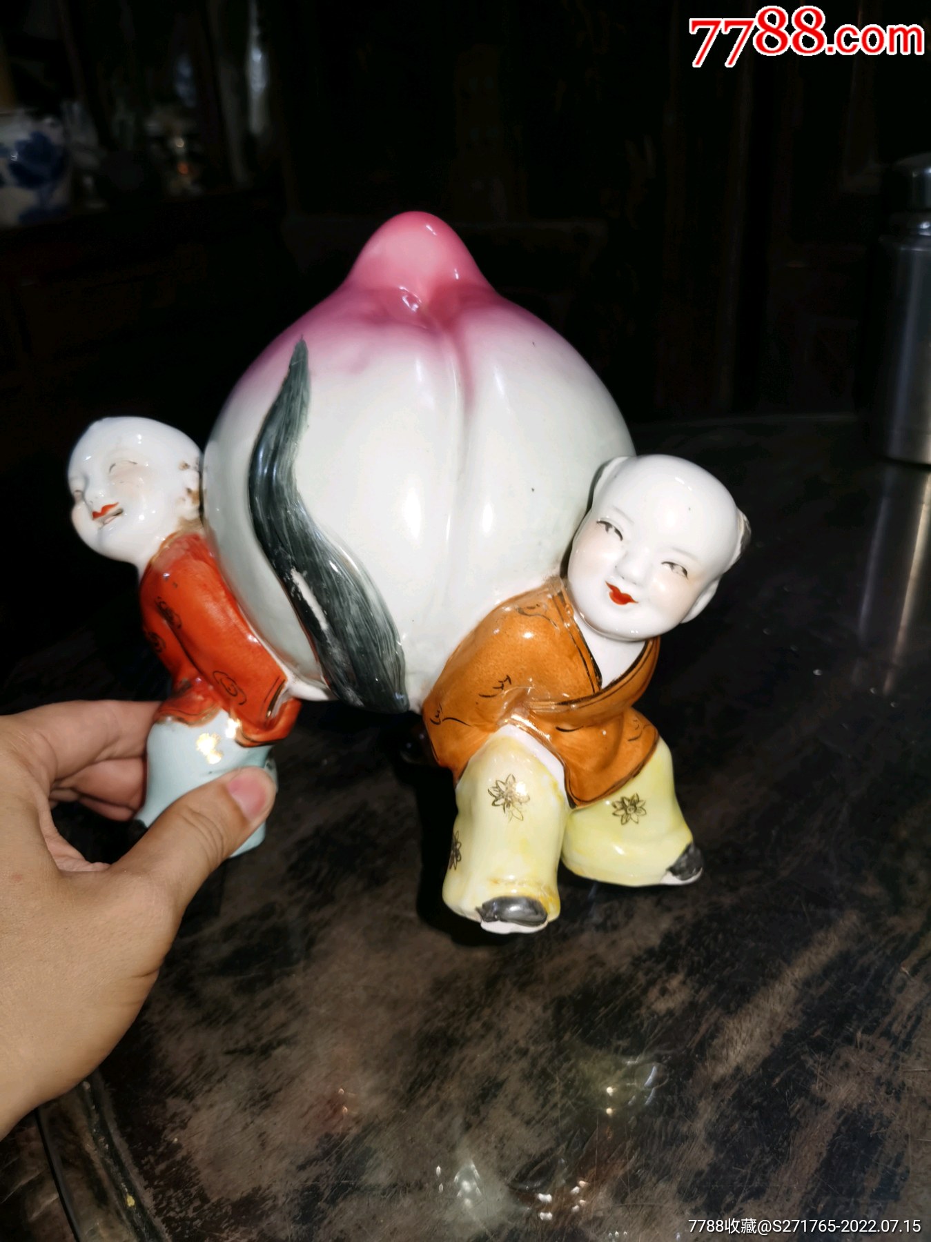 五六七老景德镇粉彩瓷塑童子背桃献桃