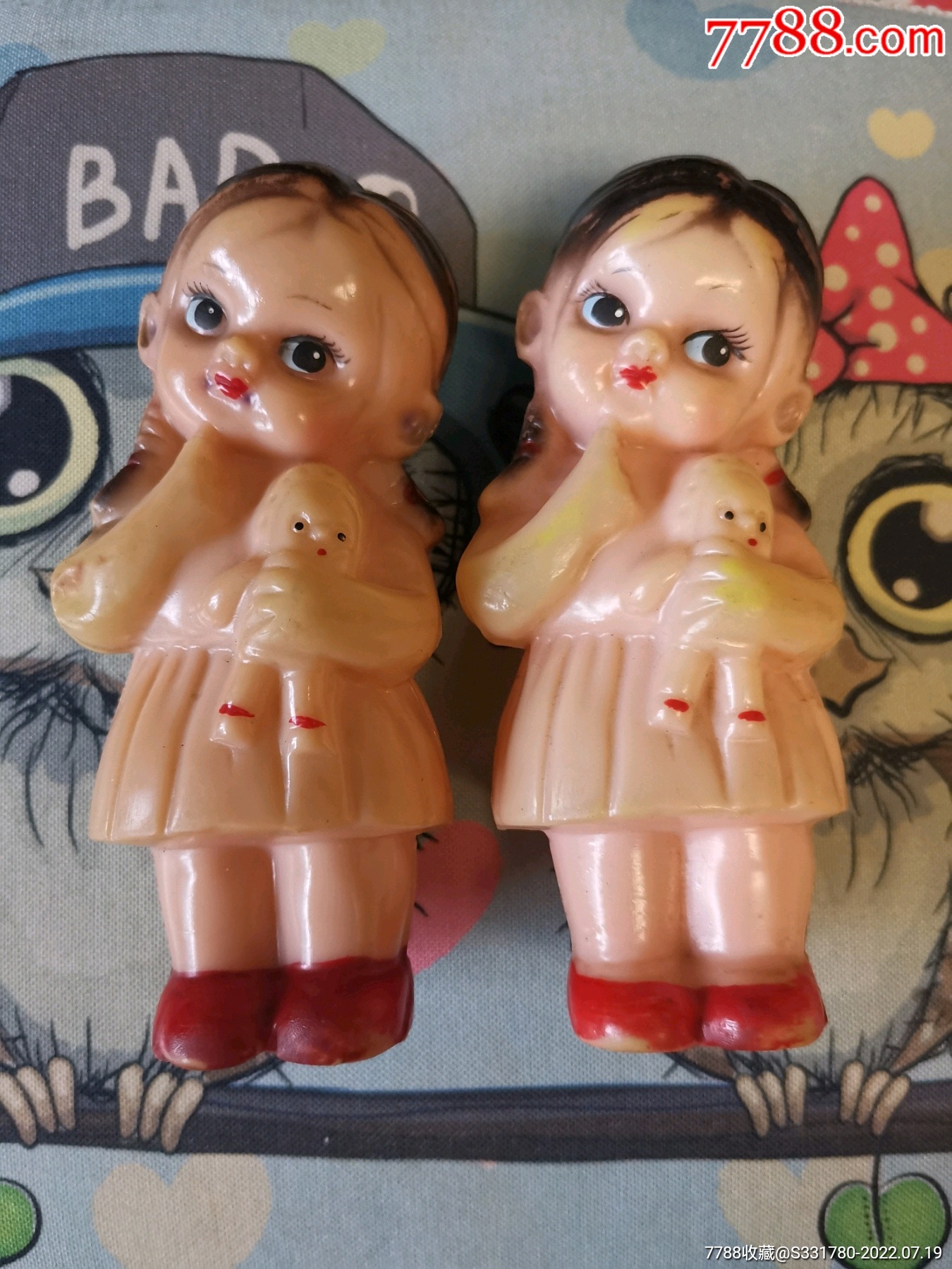 文革时期胶皮娃娃两个合拍