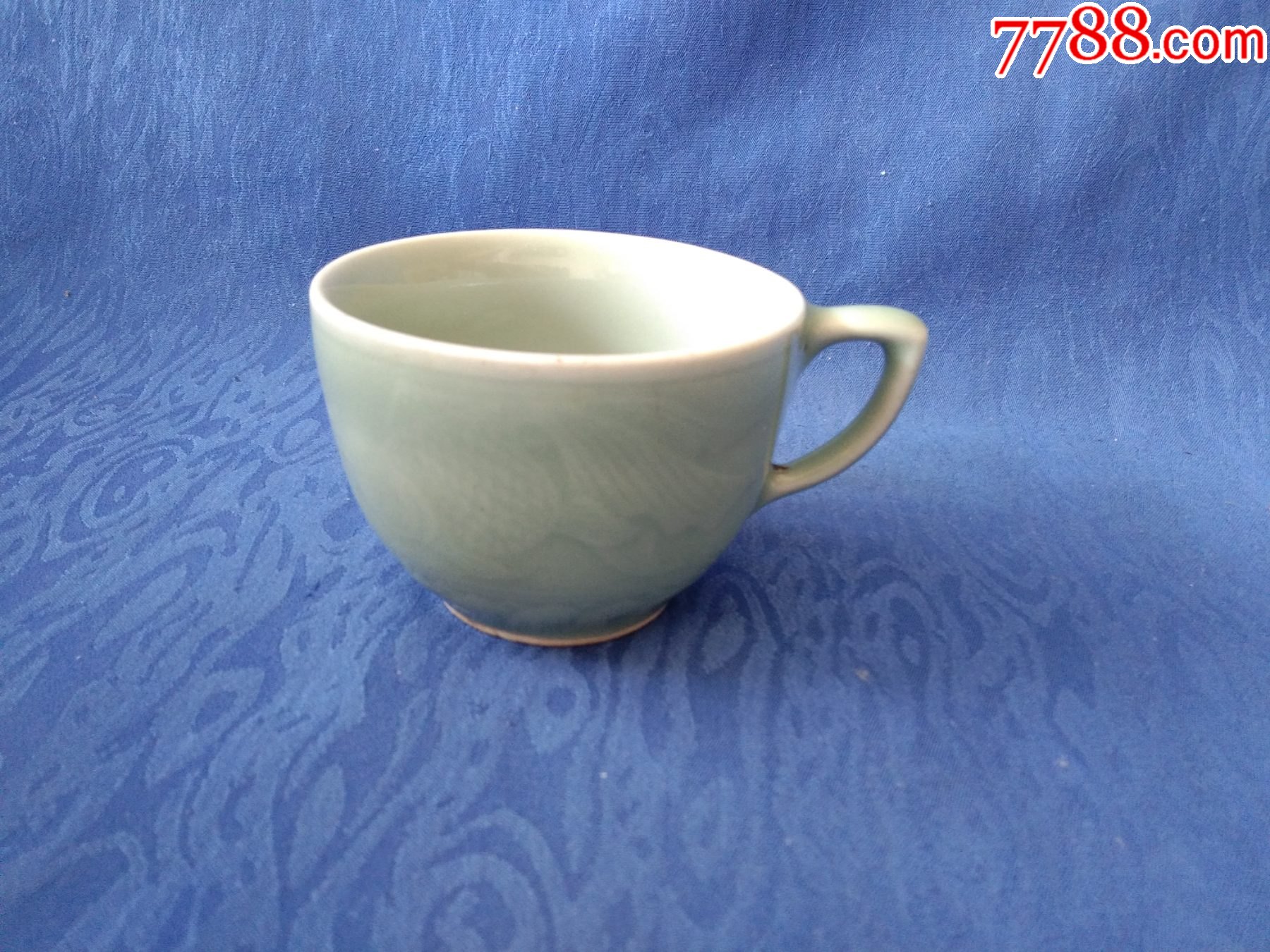 567精品创汇期文革70年代中国龙泉青花方款厂货浮雕莲瓣金鱼纹饰青瓷