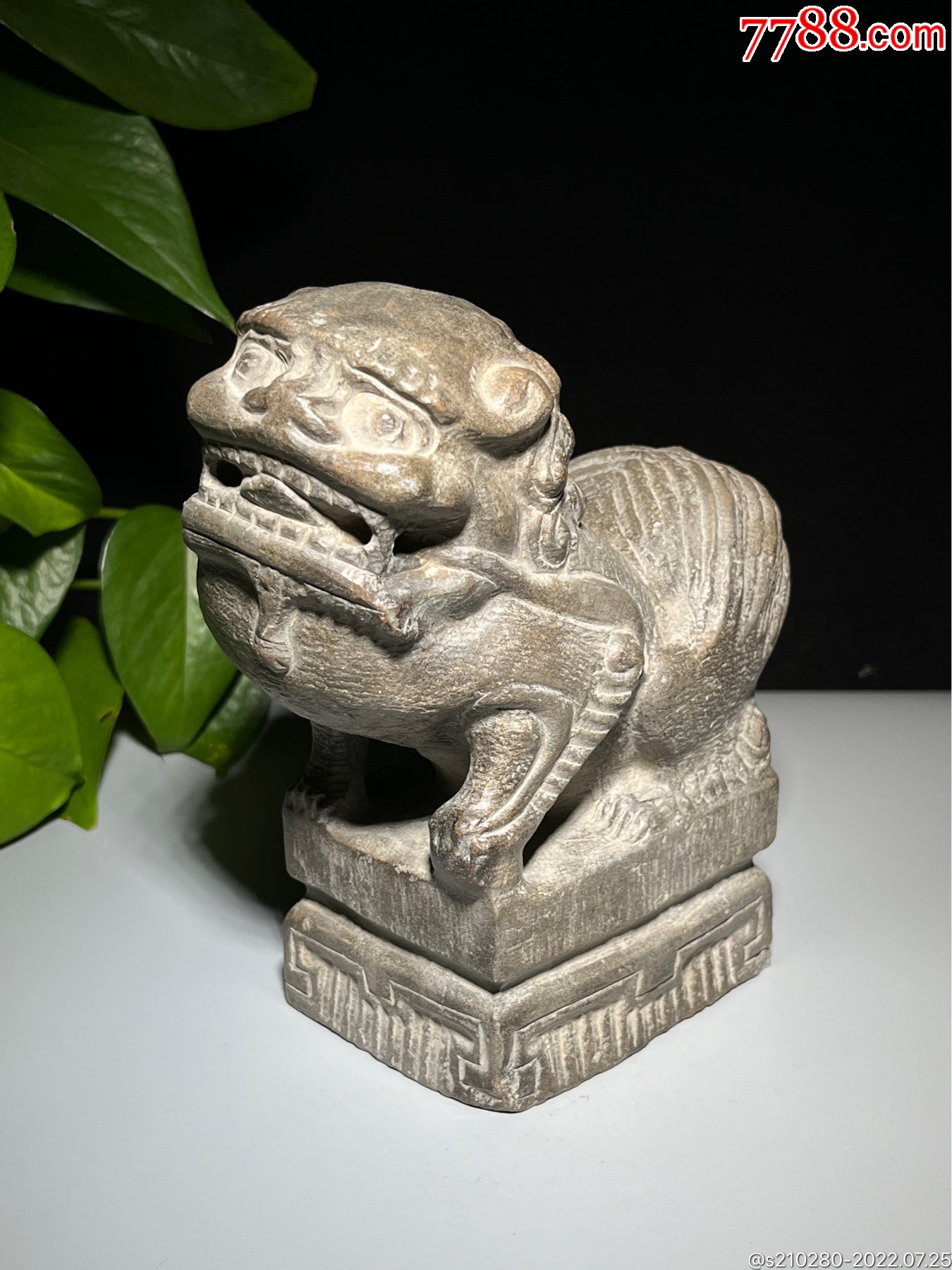 霸气案头石狮子造型独特皮壳老辣雕刻精致
