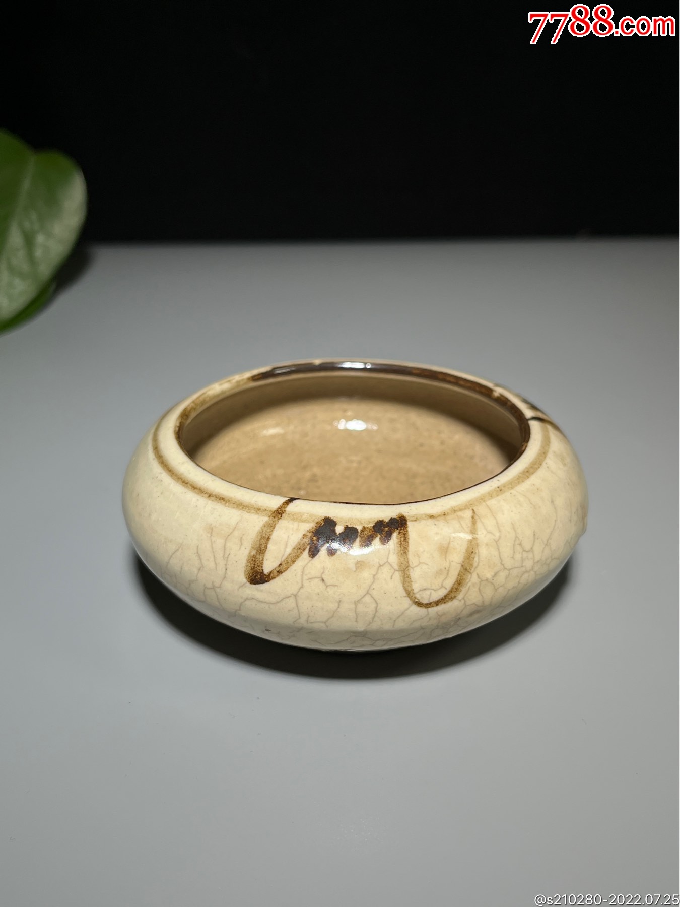 精美小瓷笔洗造型独特瓷质细腻精致