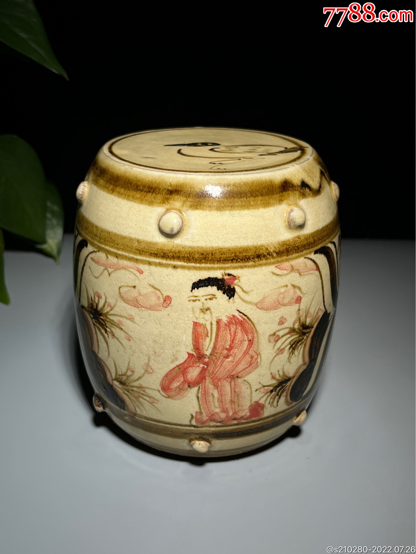 人物瓷鼓墩造型古朴瓷质细腻釉水肥润