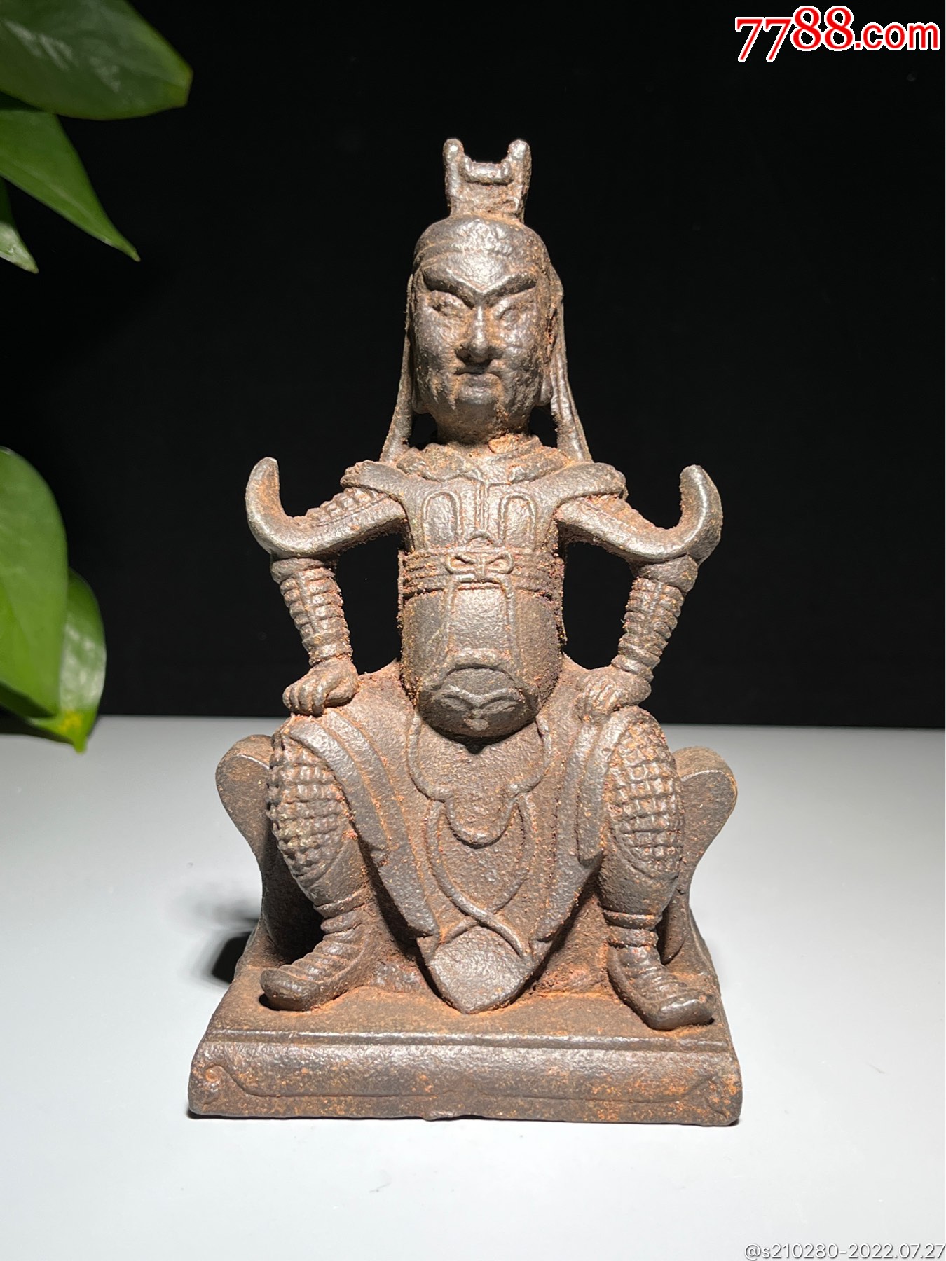 精美天官铁佛像开脸祥和五官清晰皮壳老辣锈迹自然