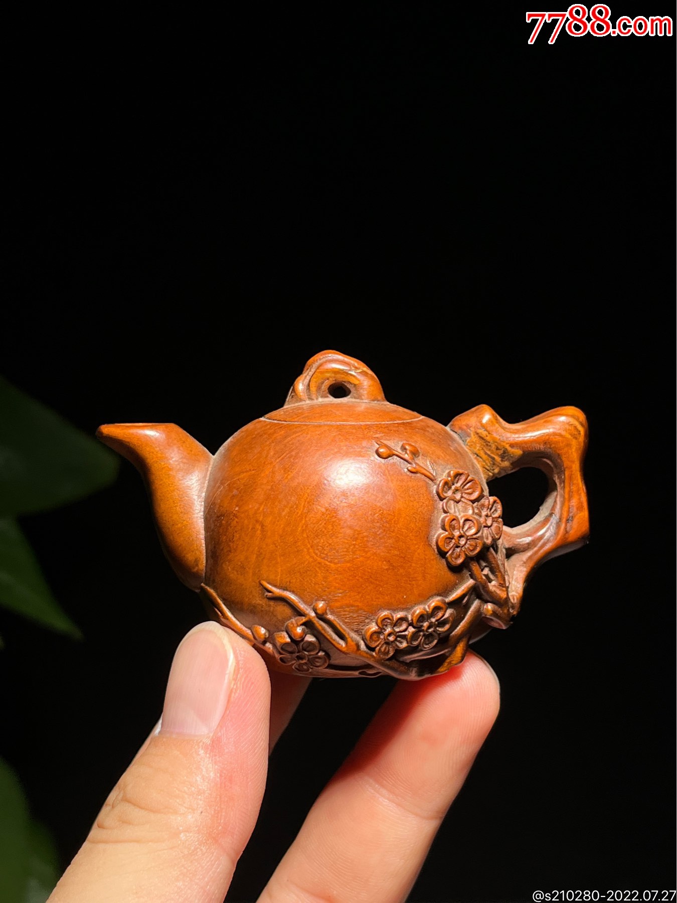 com)>首页>拍卖>木雕摆件>精工木雕小把壶!