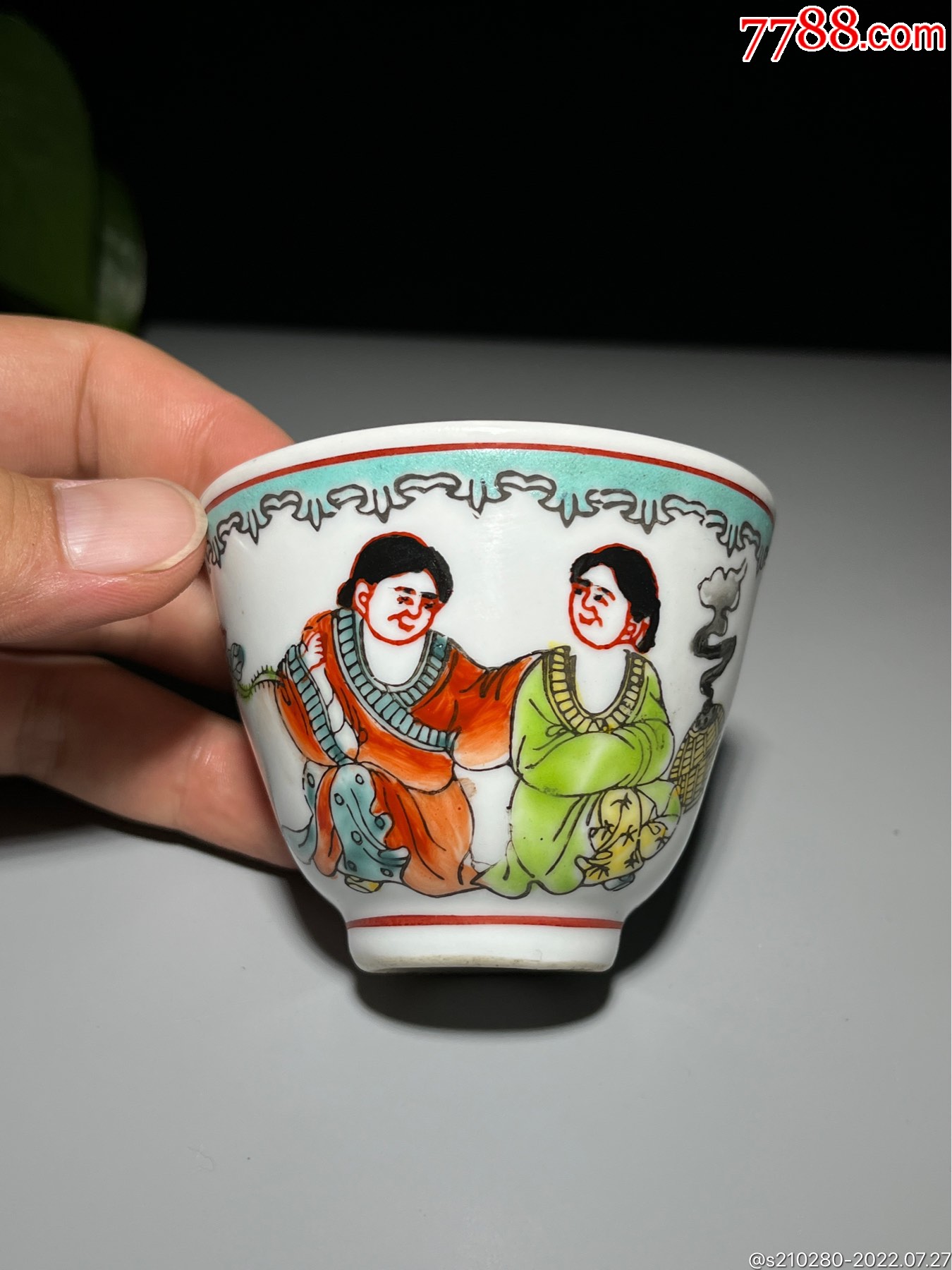 和合二仙粉彩人物主人杯造型独特瓷质细腻釉水肥润