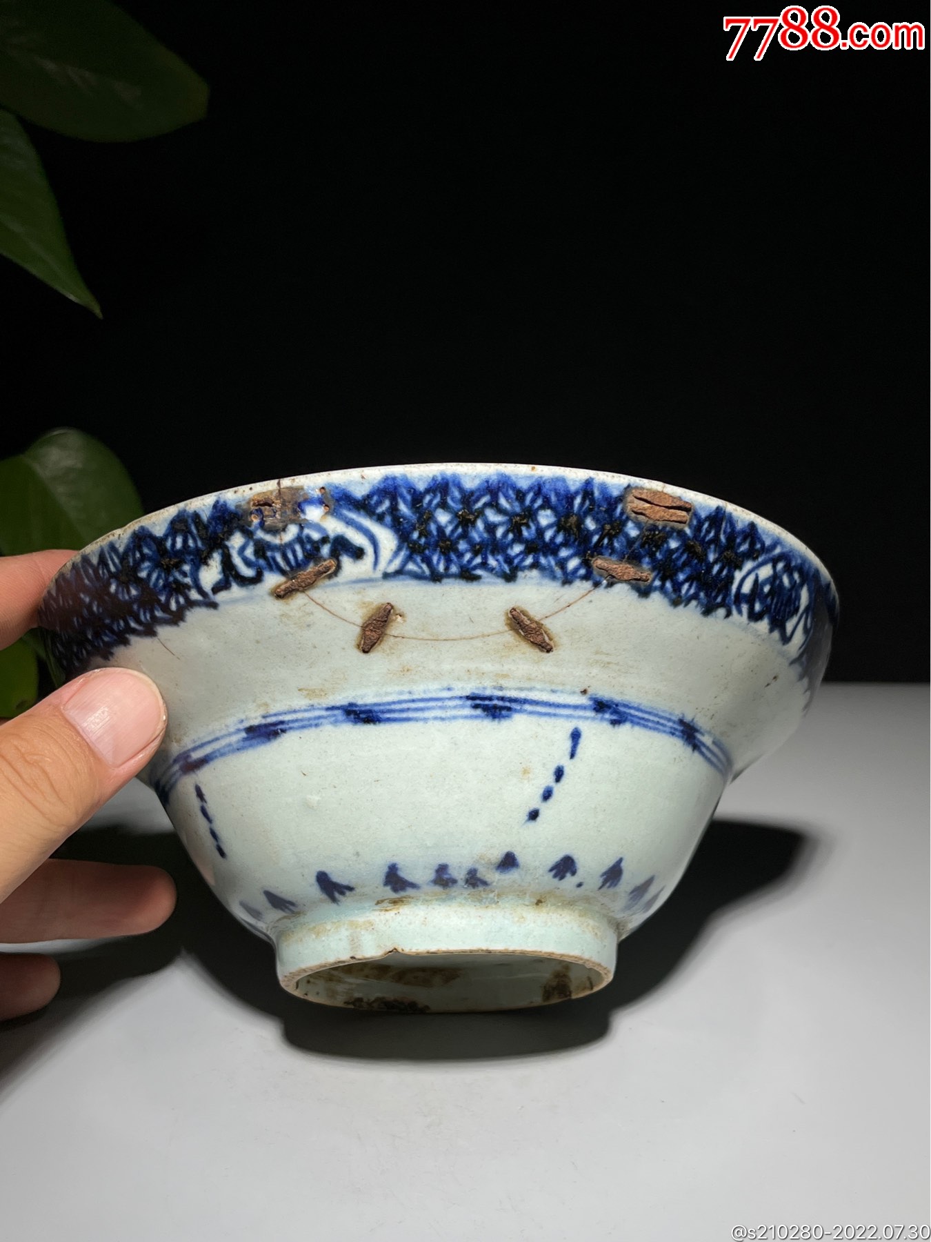 青花拔钉斗笠碗造型古朴瓷质细腻图案精美局部小磕碰古朴大气