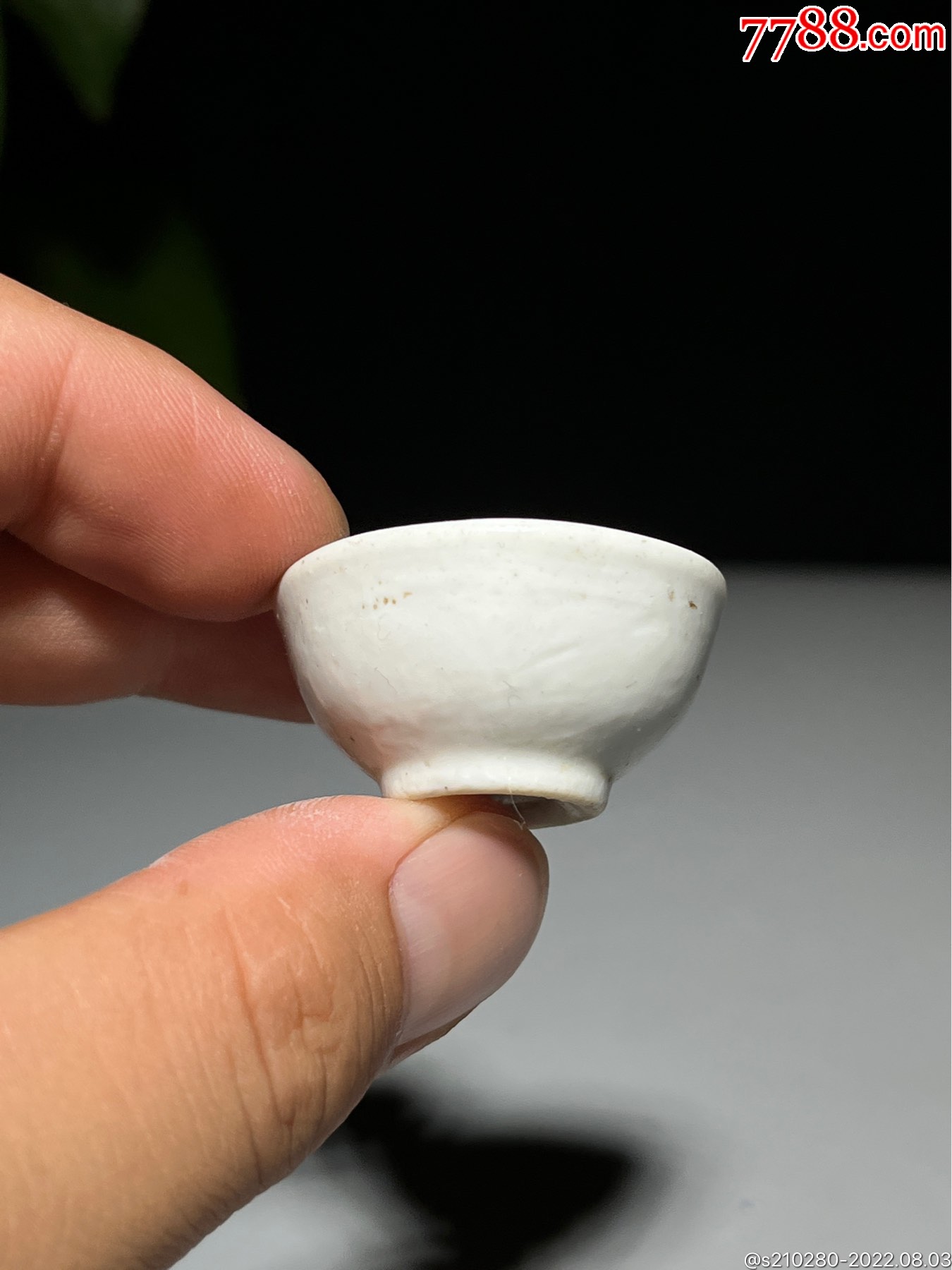 袖珍白釉小瓷杯造型独特精致小巧瓷质细腻