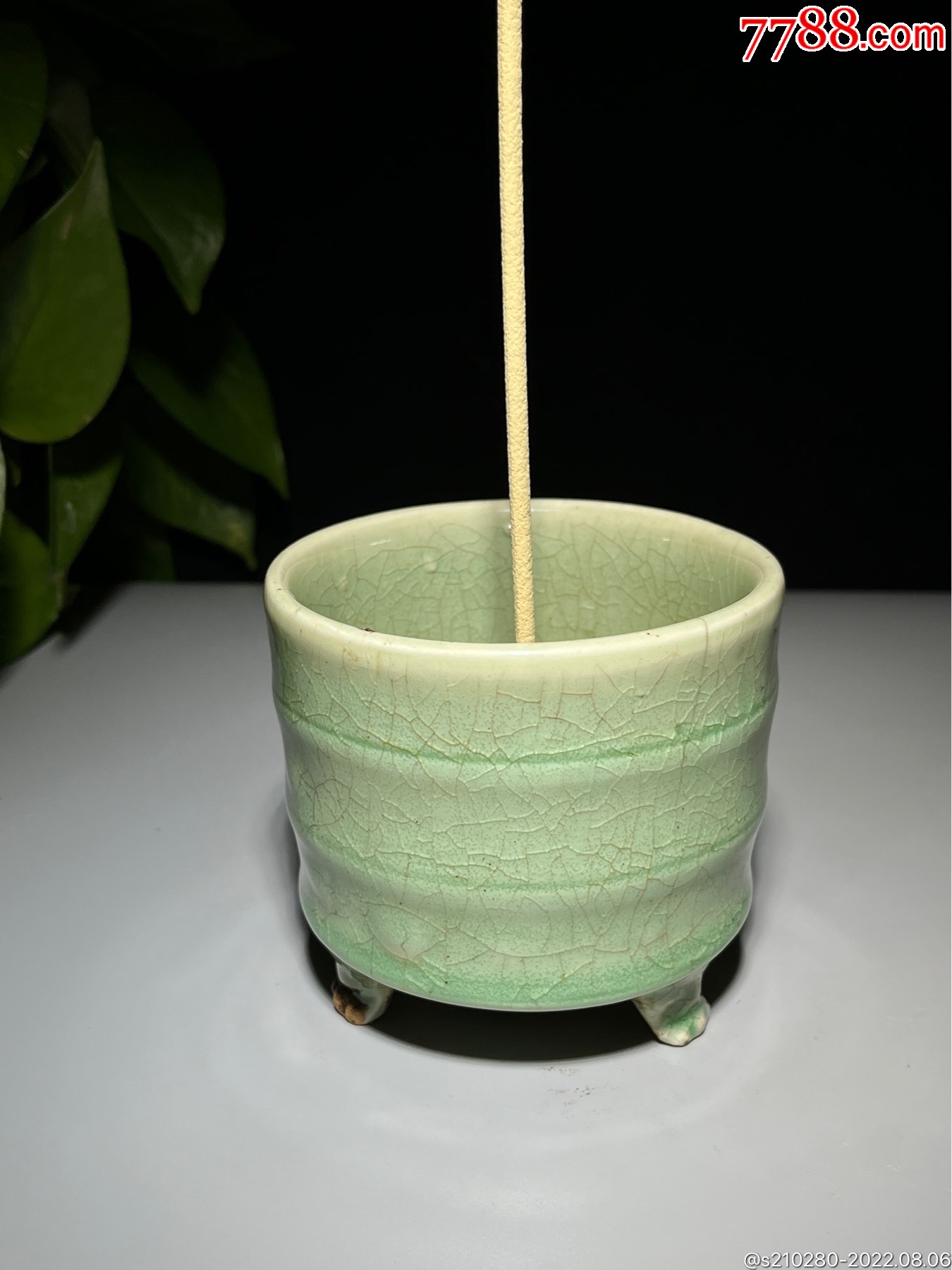 开片三足瓷香炉造型独特瓷质细腻开片漂亮三足鼎立