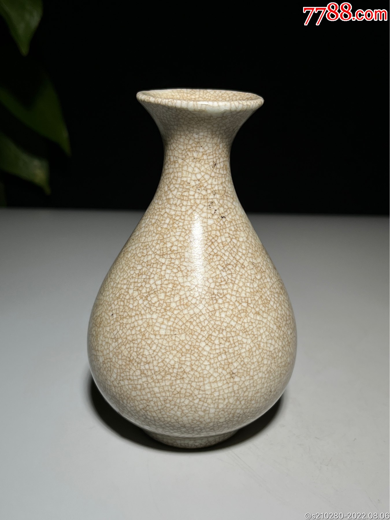 开片小瓷瓶子造型古朴瓷质细腻精致小巧