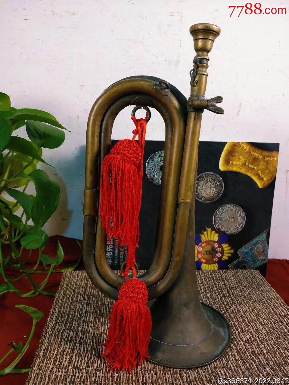 7788收藏__收藏热线>首页>拍卖>大/中/小号>抗战时期日本军号冲锋号!