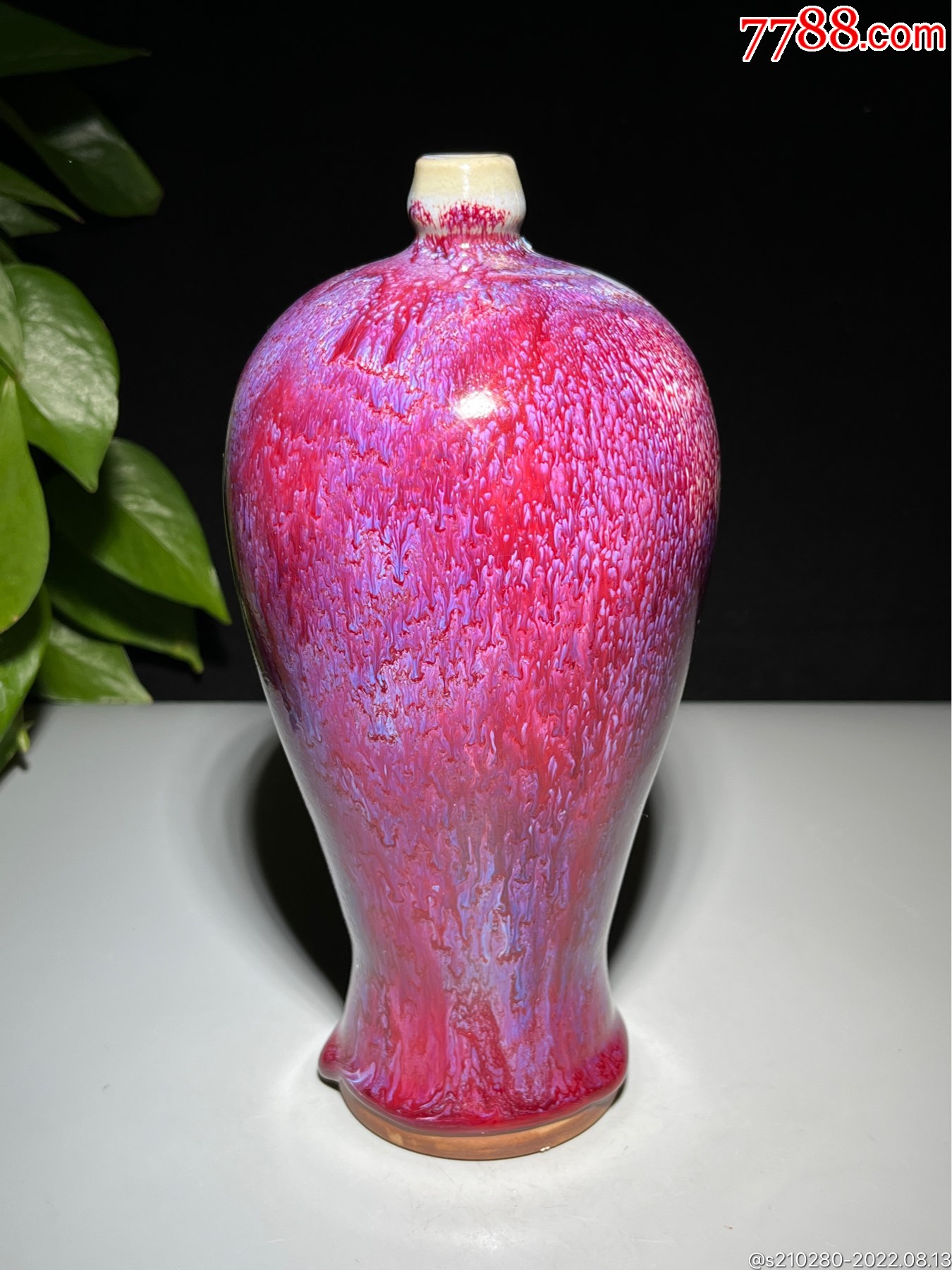 窑变钧瓷小梅瓶造型独特瓷质细腻窑变漂亮釉水肥润摆放美观