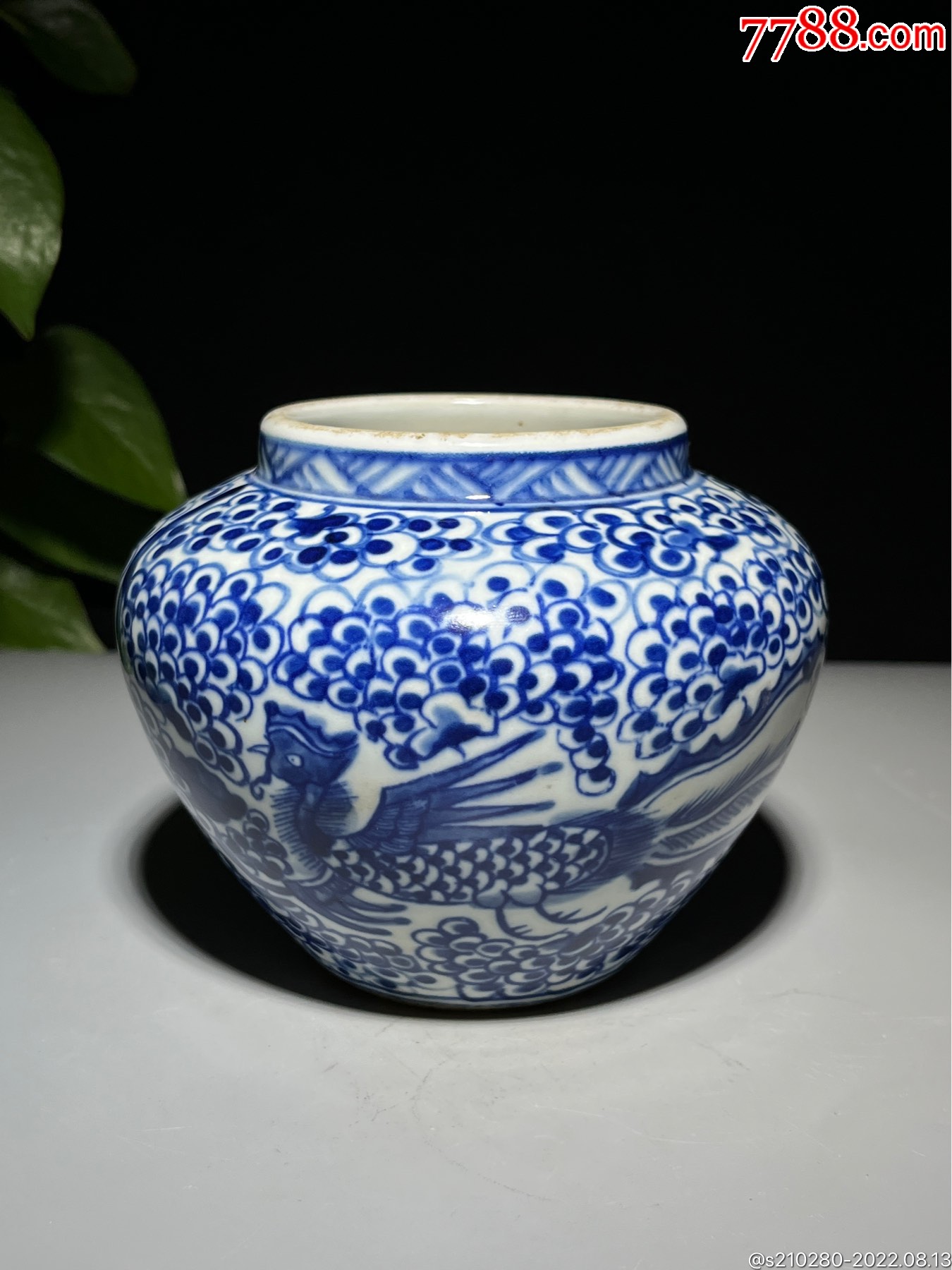 青花凤纹瓷罐子造型独特瓷质细腻图案精美