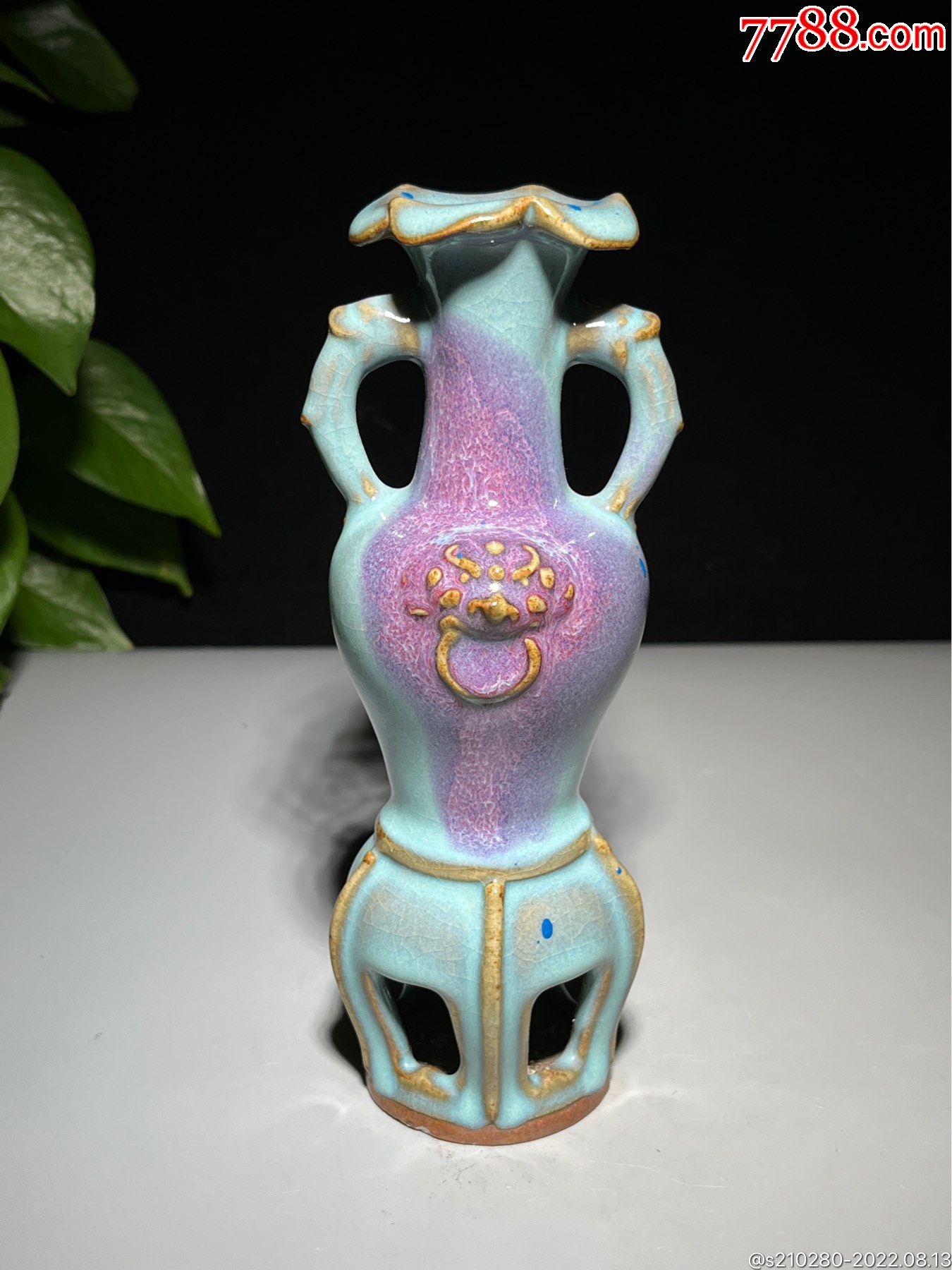 兽头窑变钧瓷双耳瓶造型独特瓷质细腻窑变漂亮局部小磕碰