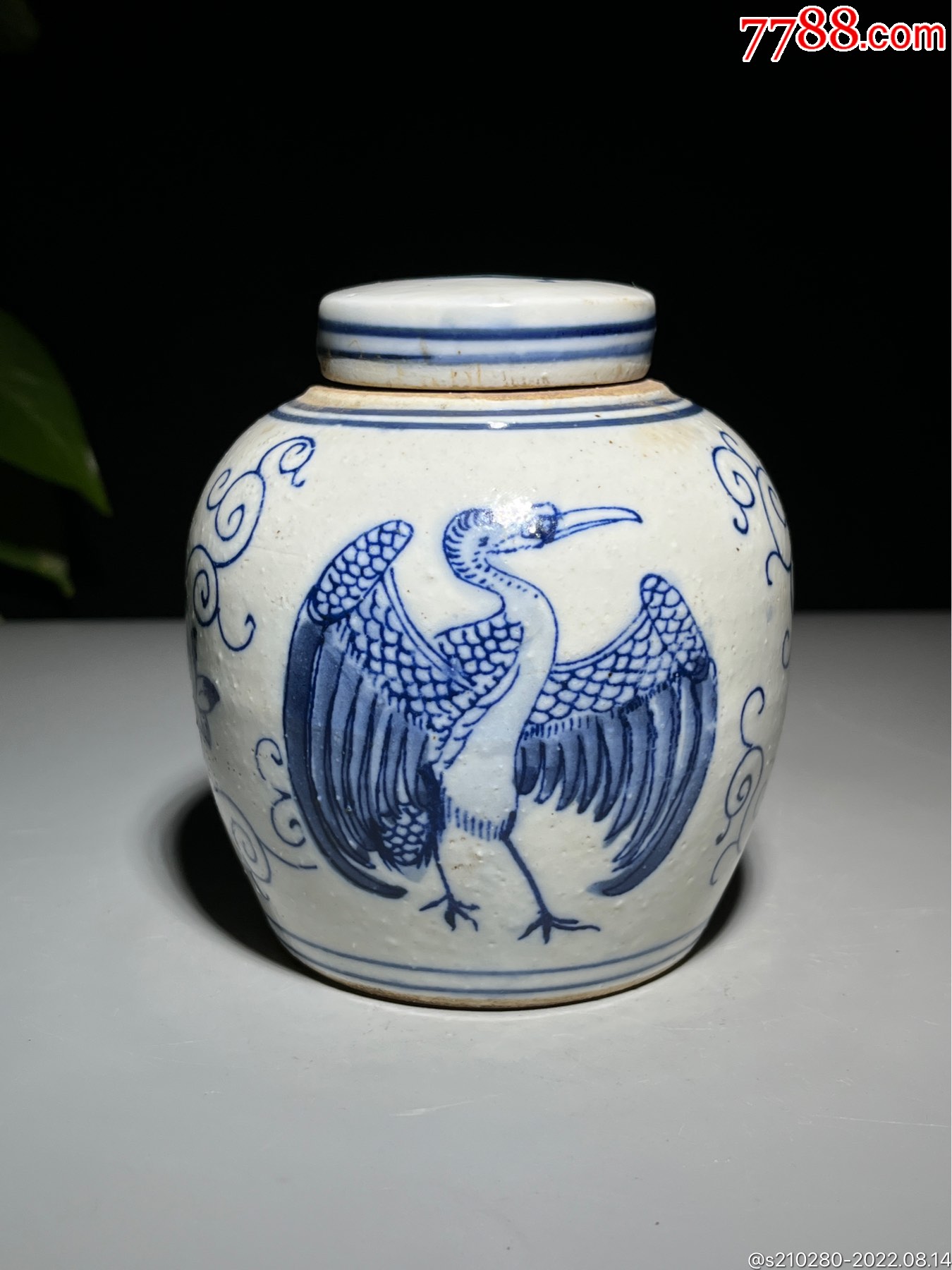 青花小罐子造型古朴瓷质细腻图案精美发色不错