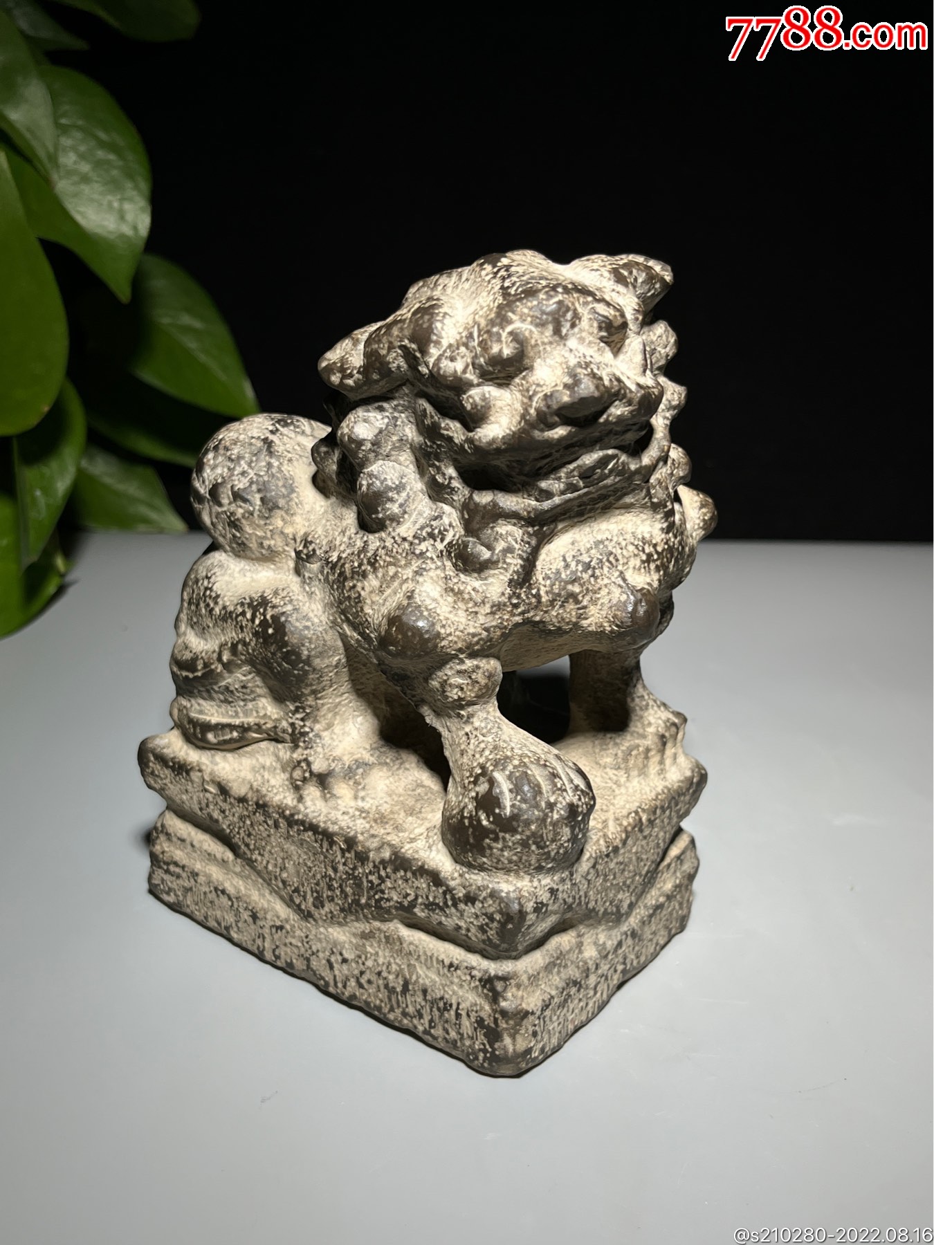 石雕案头石狮子造型霸气石质坚硬皮壳老辣