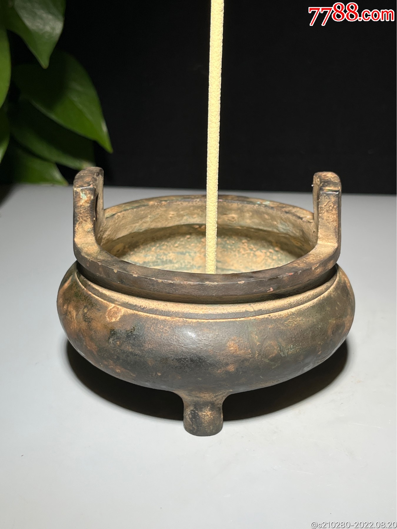 沧桑三足双耳铜香炉造型独特皮壳老辣包浆浓厚底部有款字口清晰