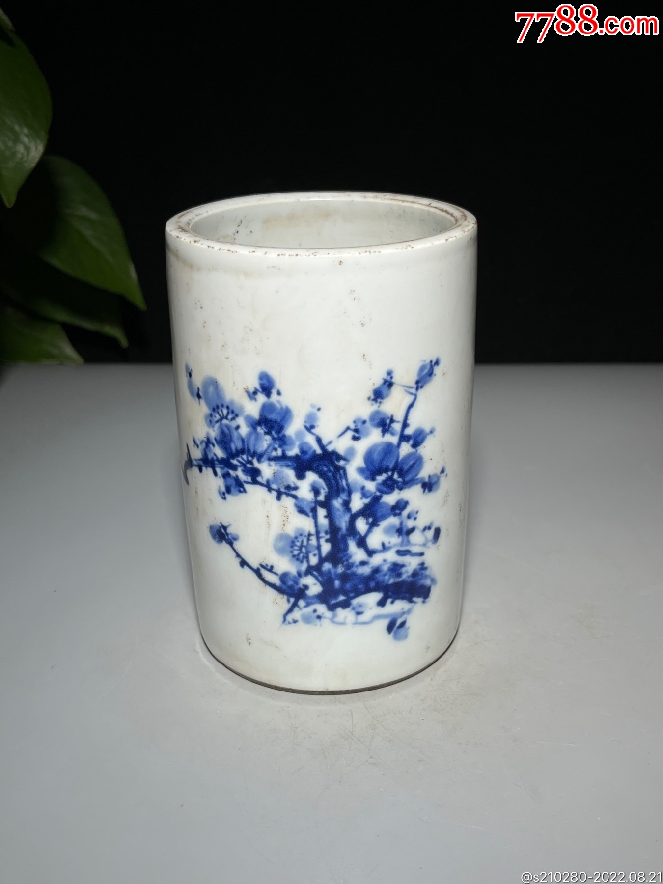 青花瓷笔筒造型独特瓷质细腻釉水肥润
